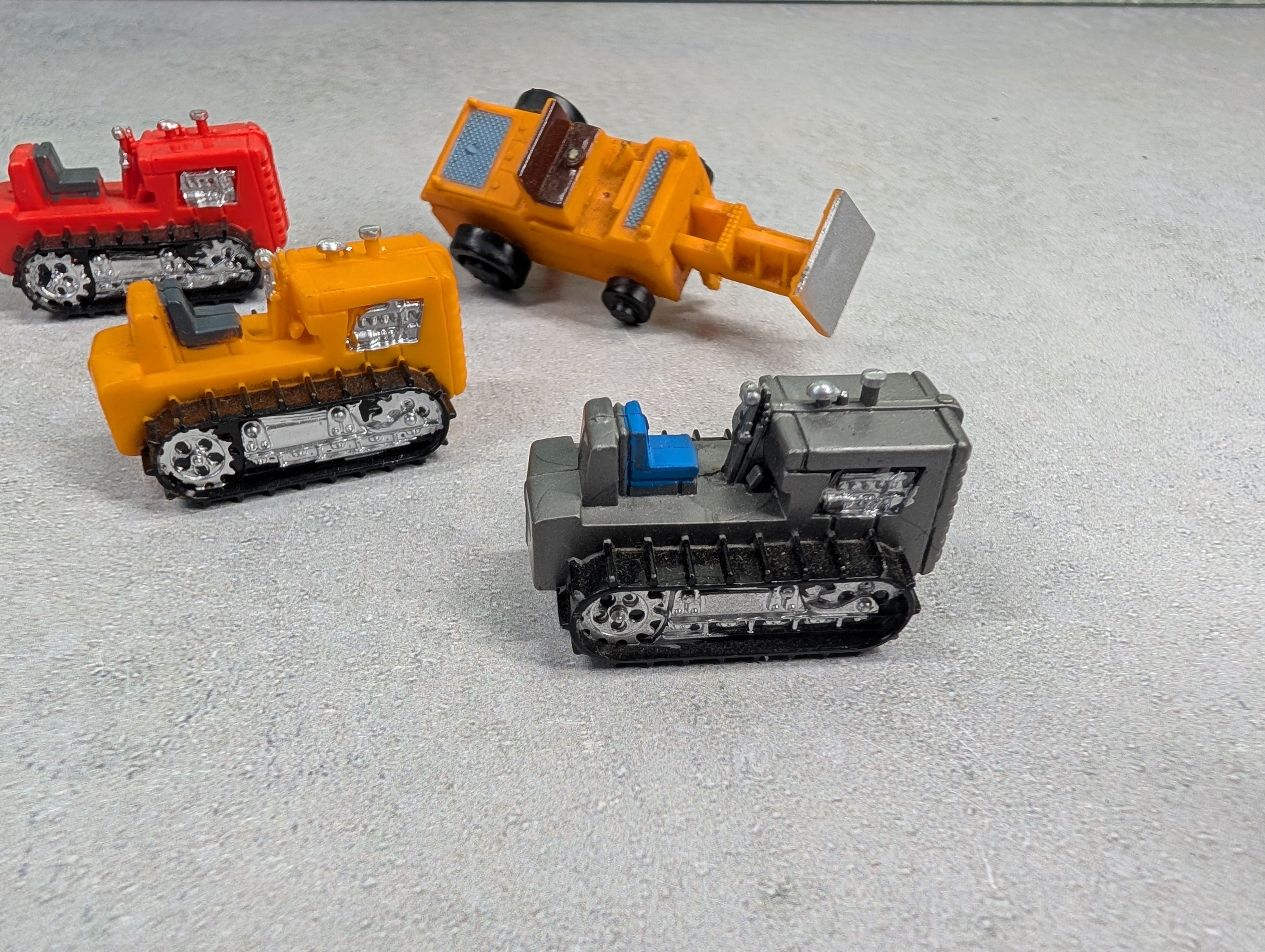 USED Tyco HO Scale Tractor Loads & Articulated Pusher (4 pcs)