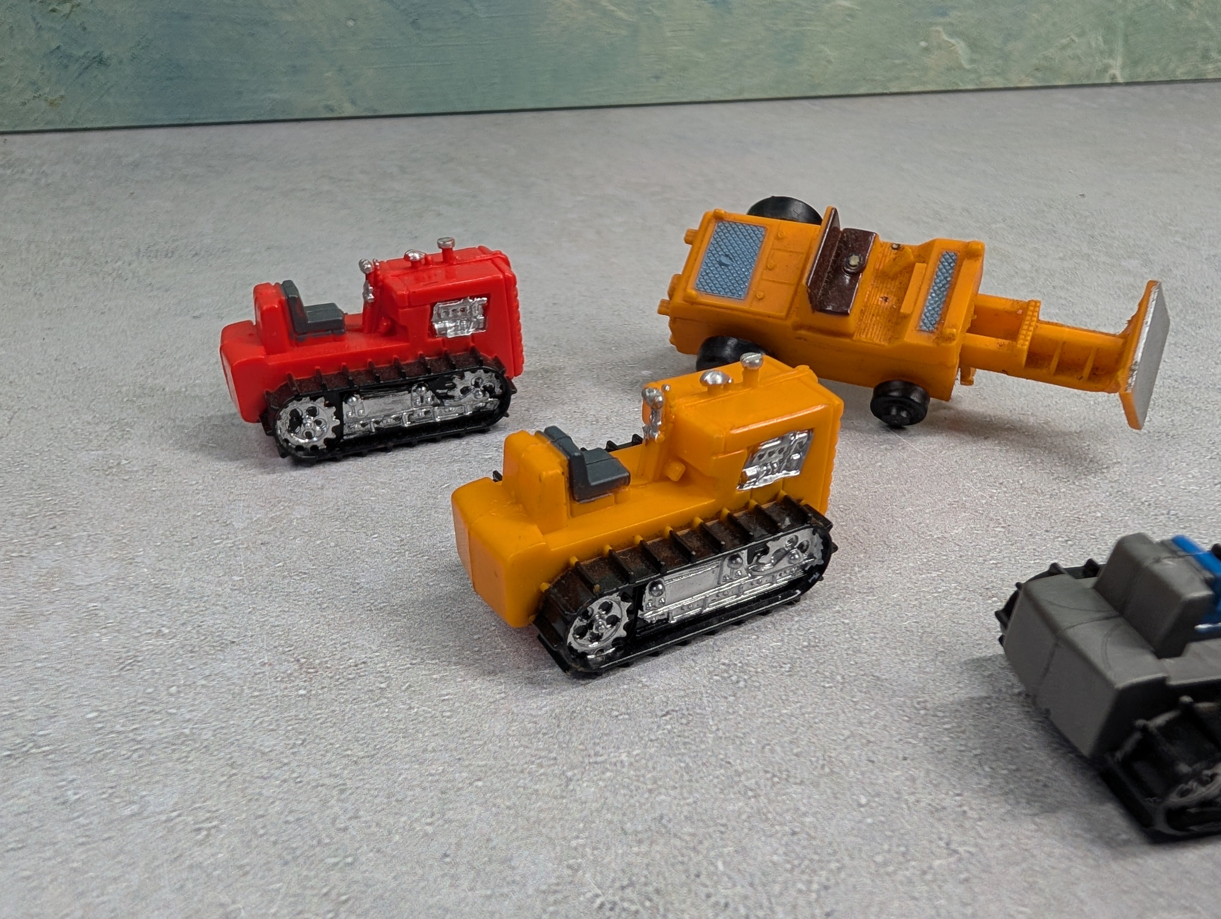 USED Tyco HO Scale Tractor Loads & Articulated Pusher (4 pcs)