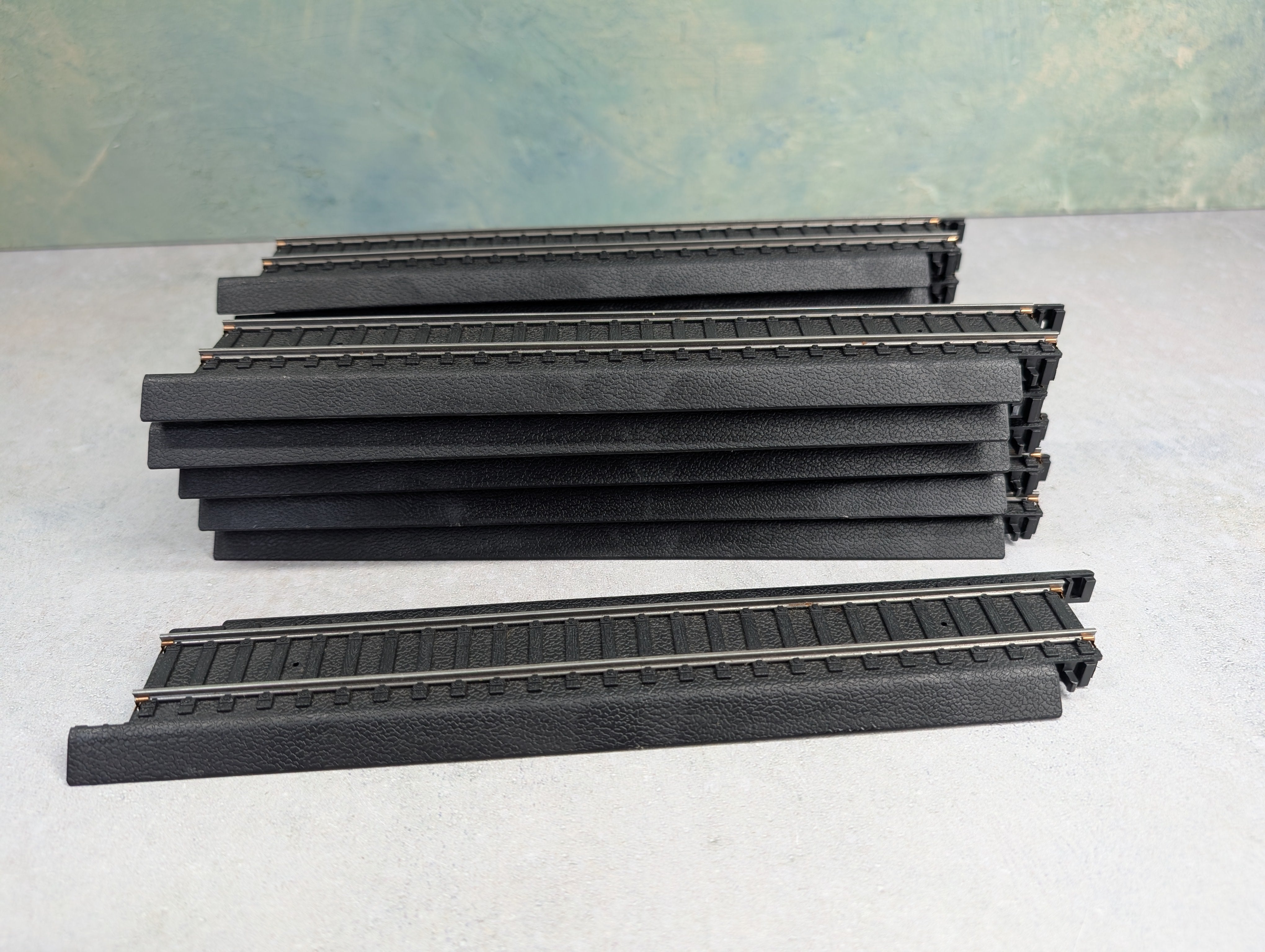 USED Life-Like HO Scale Power-Loc 9" Straight Track Black (11 pcs)