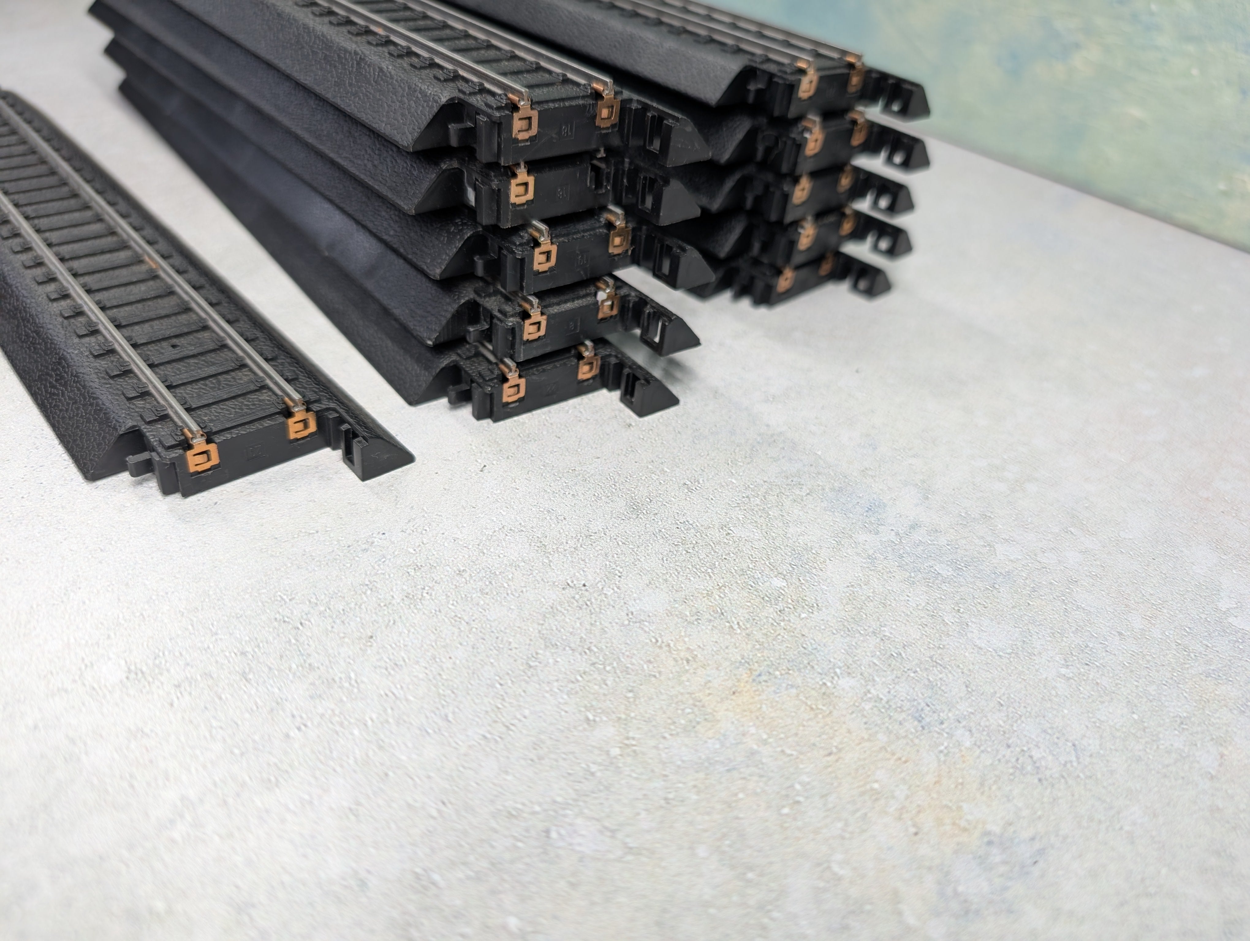 USED Life-Like HO Scale Power-Loc 9" Straight Track Black (11 pcs)