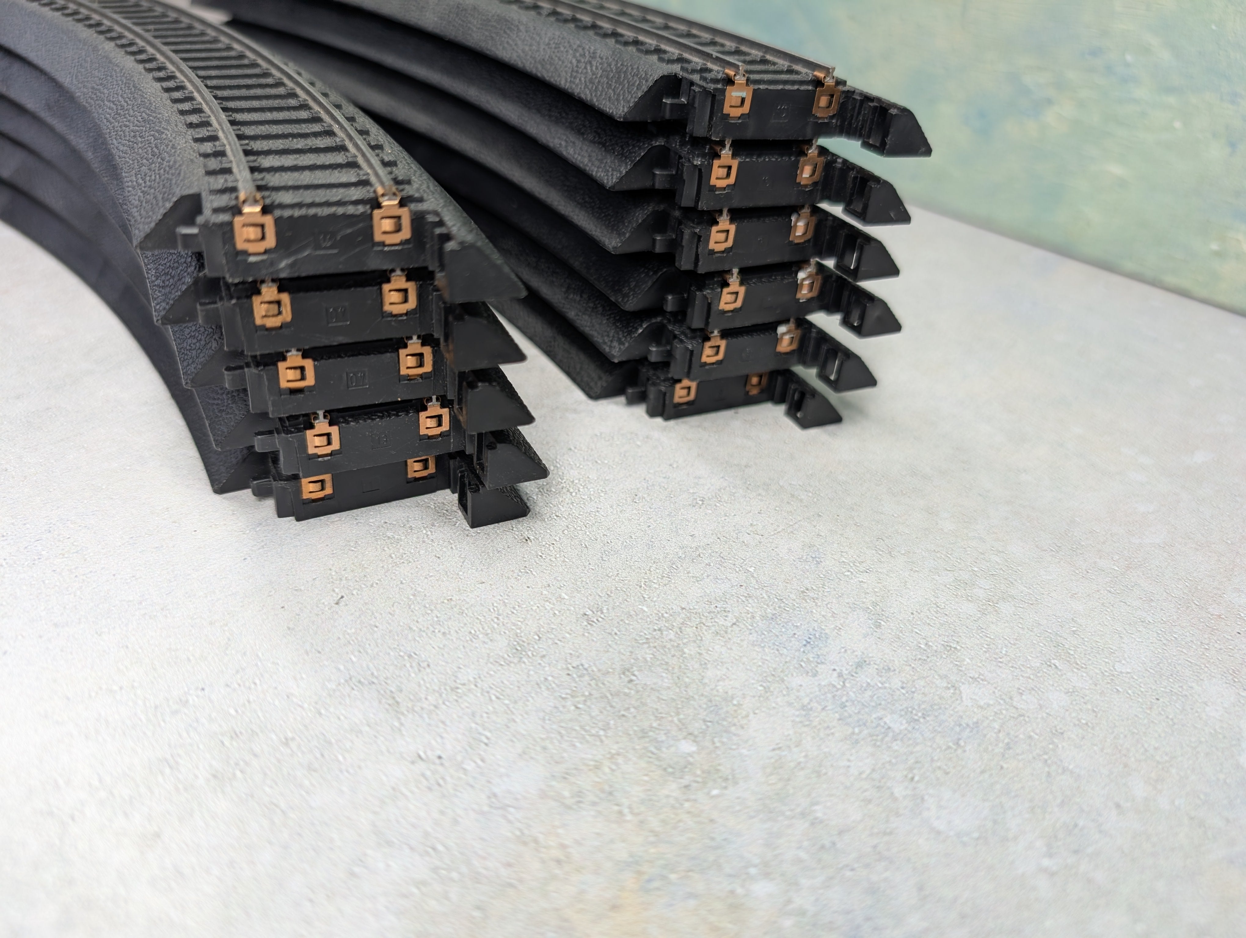 USED Life-Like HO Scale Power-Loc 18" Curved Track Black (11 pcs)
