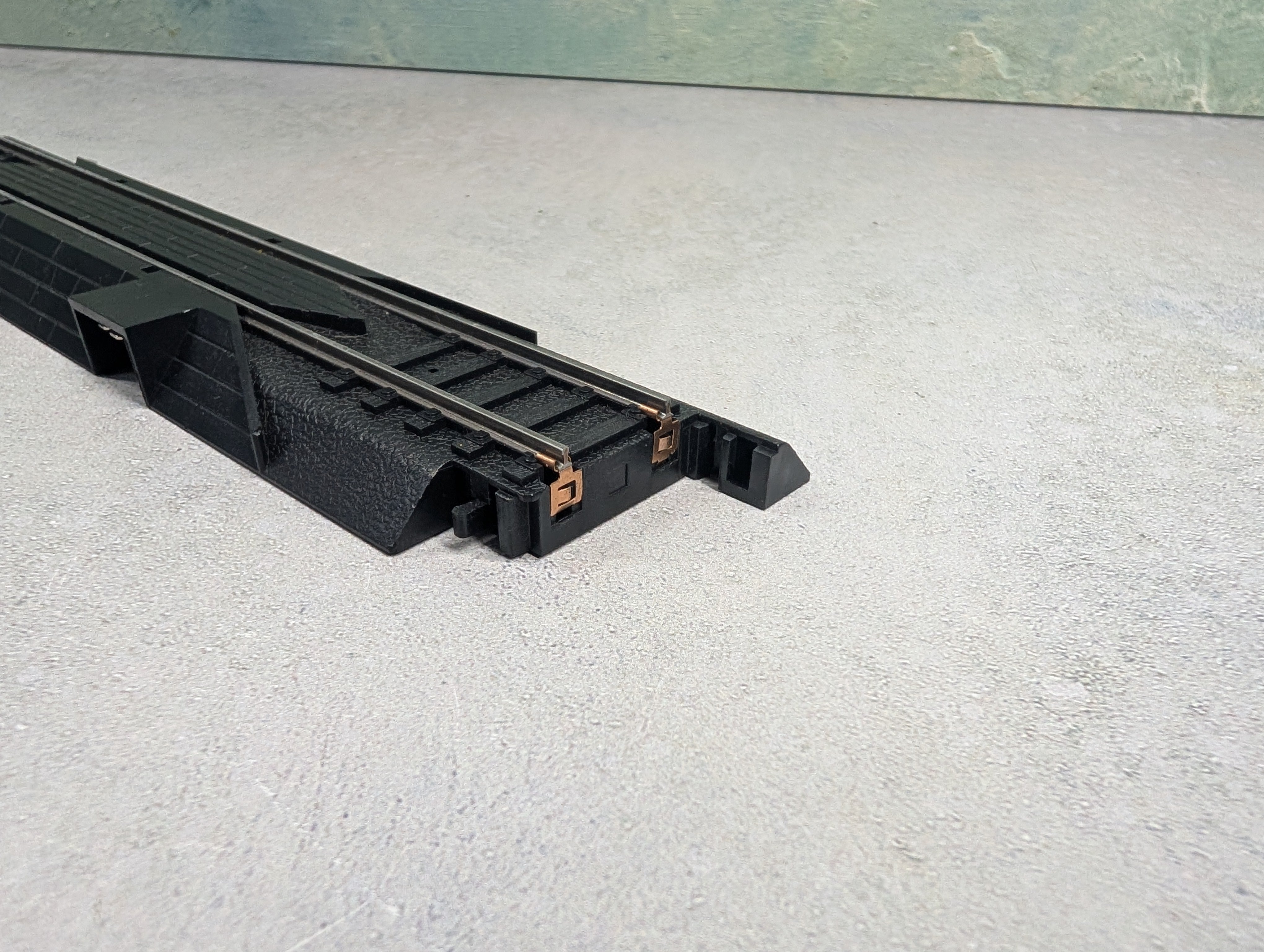 USED Life-Like HO Scale Power-Loc 9" Straight Terminal Rerailer Track Black (No Wire)