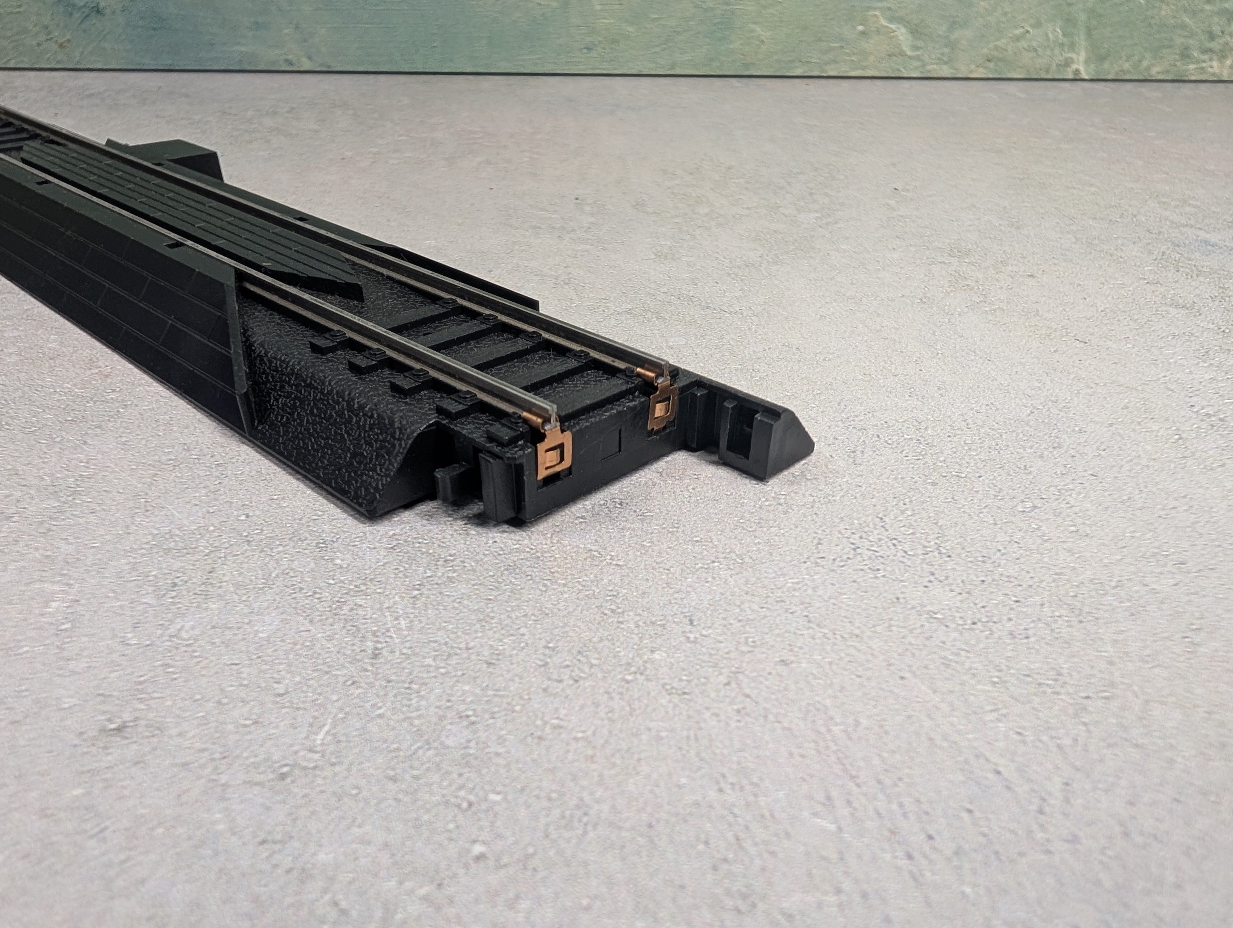 USED Life-Like HO Scale Power-Loc 9" Straight Terminal Rerailer Track Black (No Wire)