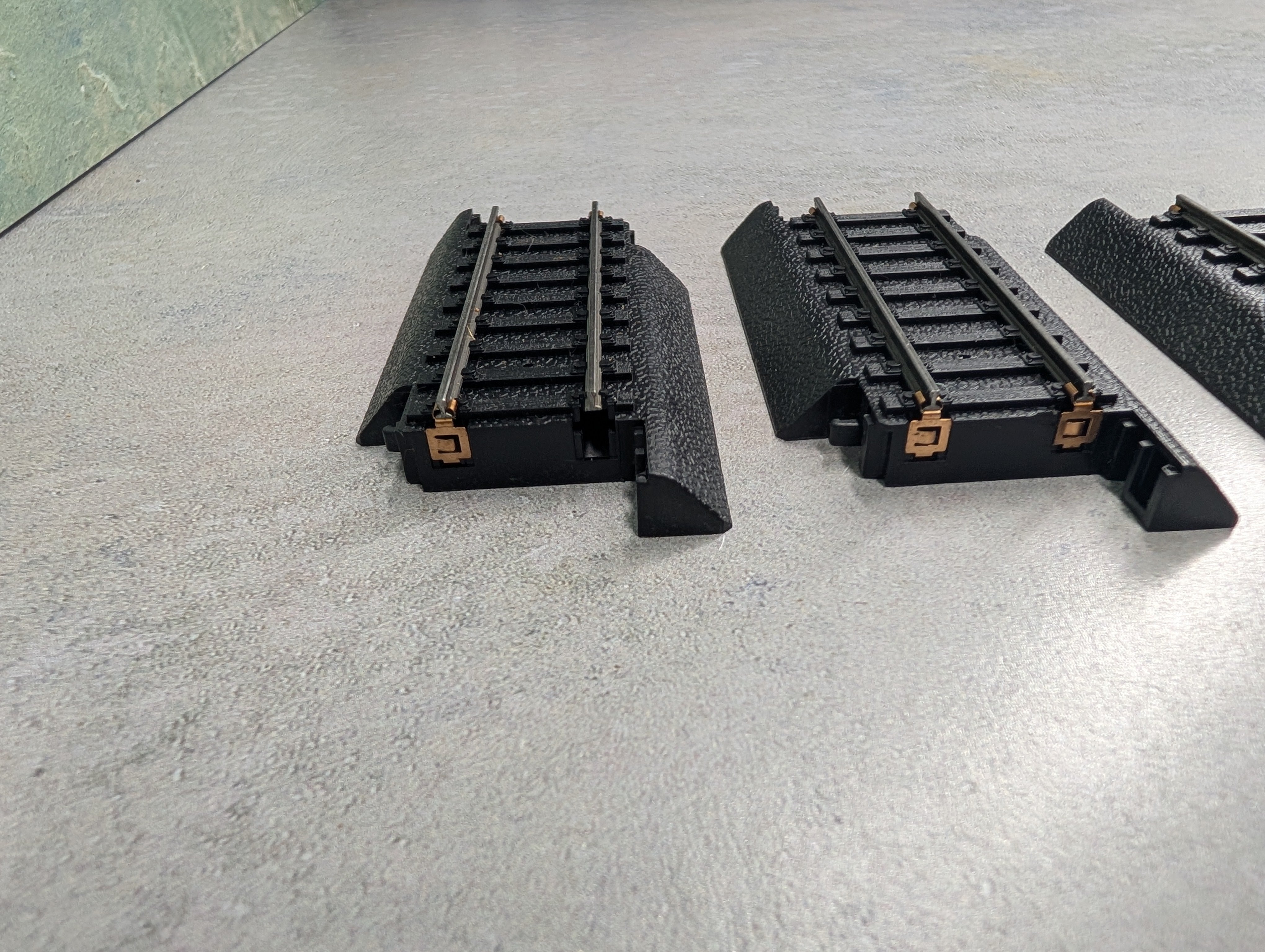 USED Life-Like HO Scale Power-Loc 3" Straight Track Black (4 pcs)
