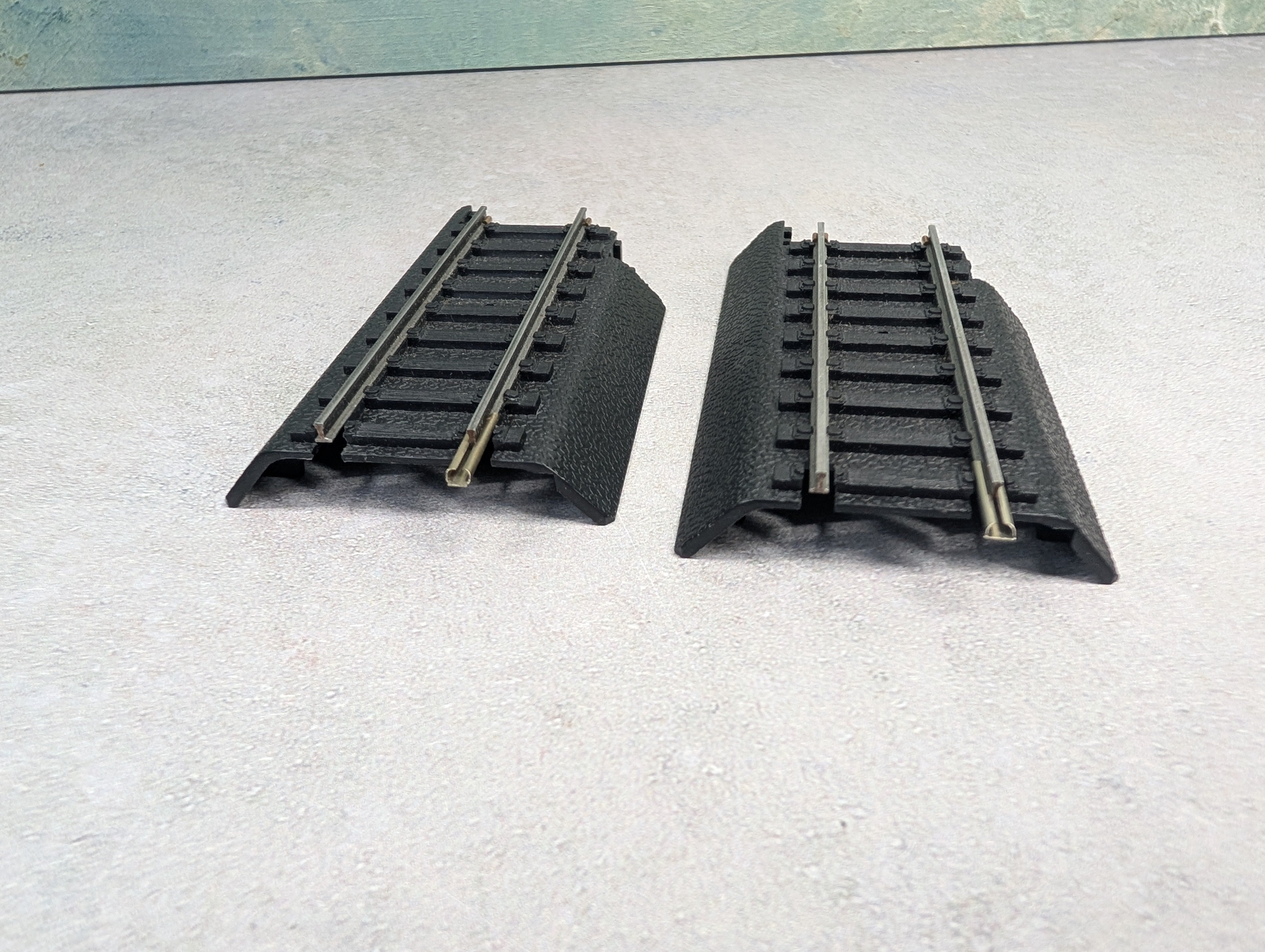 USED Life-Like HO Scale Power-Loc 3" Straight Track Adaptors Black (2 pcs)