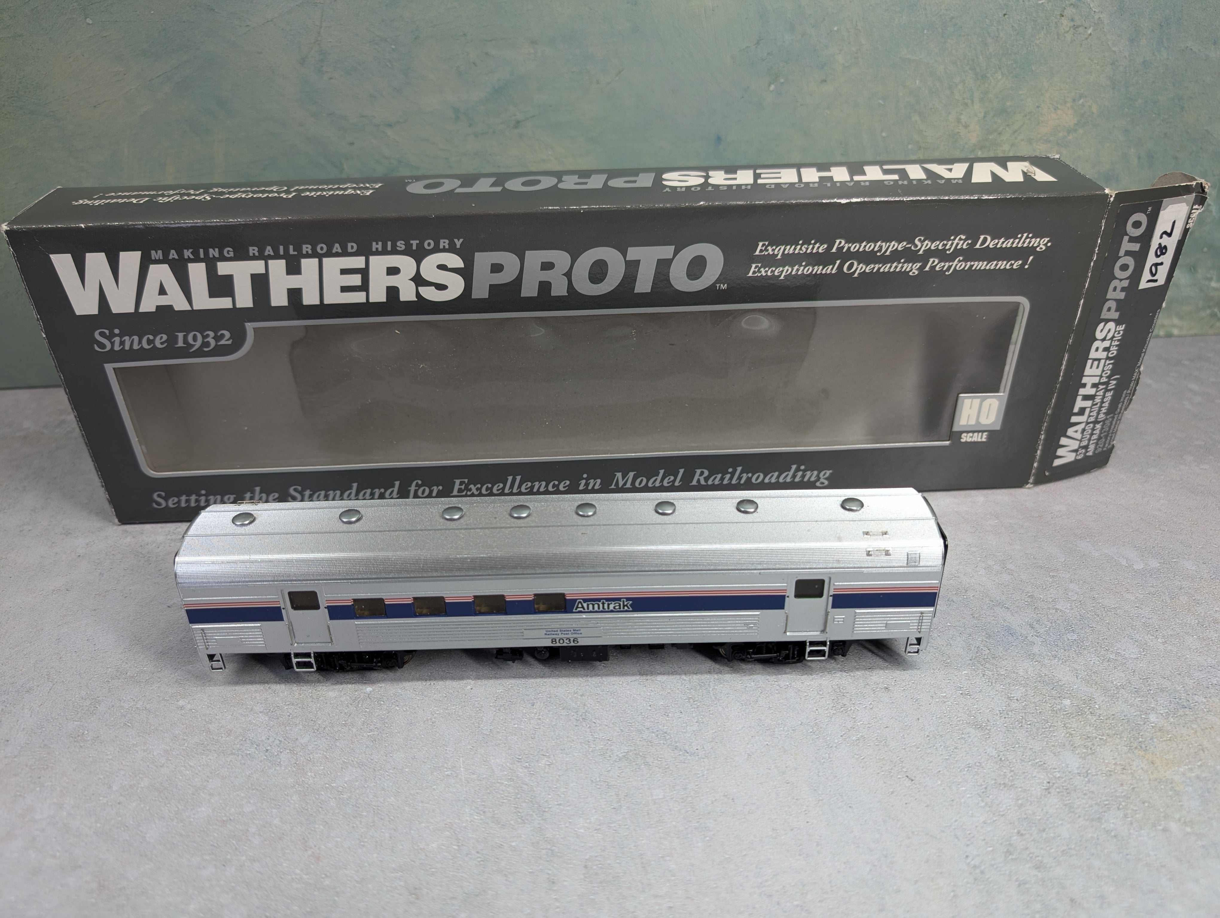USED WalthersProto 920-13061 HO Scale 63' Budd Railway Post Office Amtrak #8036 Phase IV