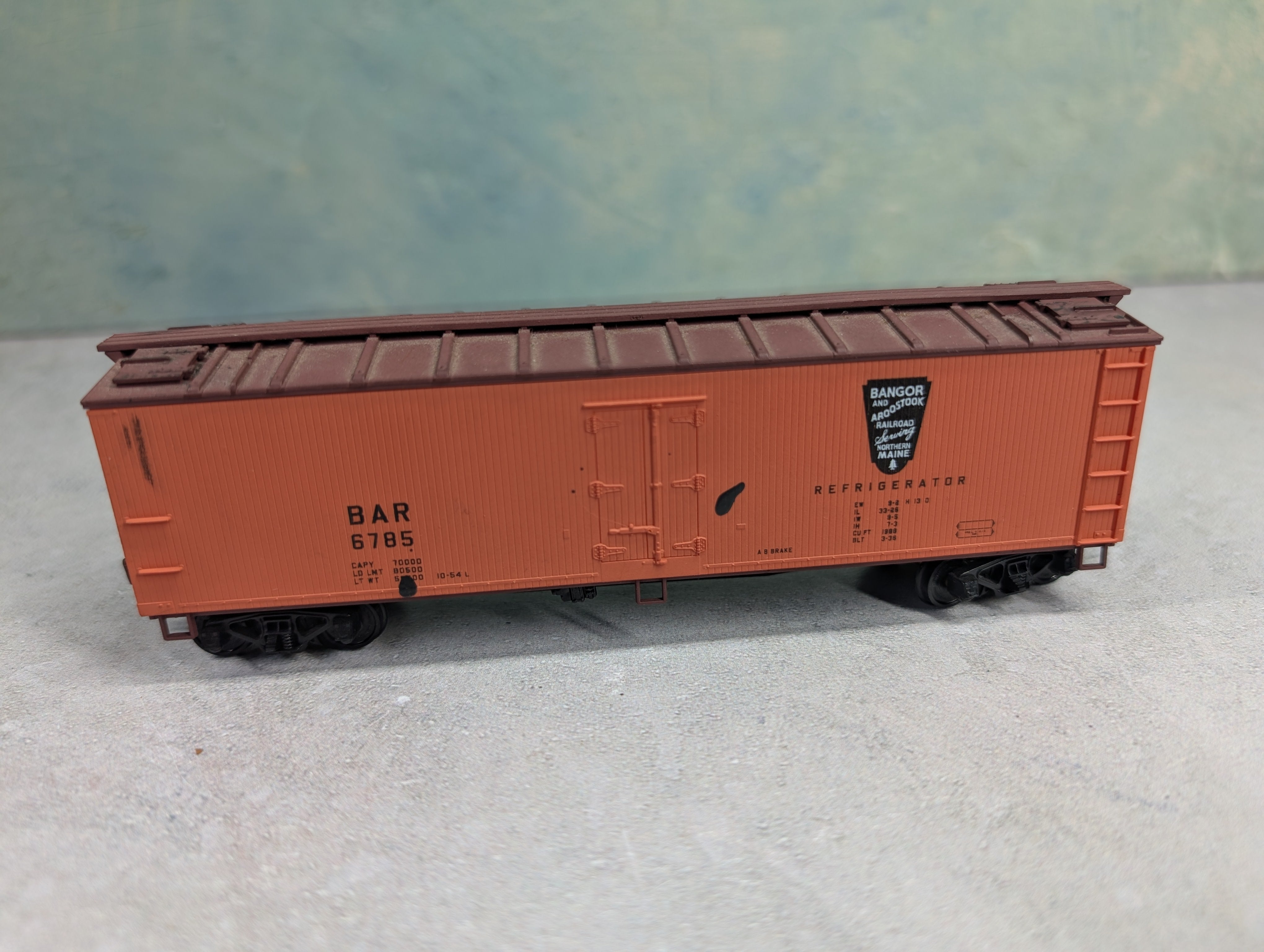 USED Accurail 1070163 HO Scale 40' Wood Reefer Box Car Bangor & Aroostook BAR #6785
