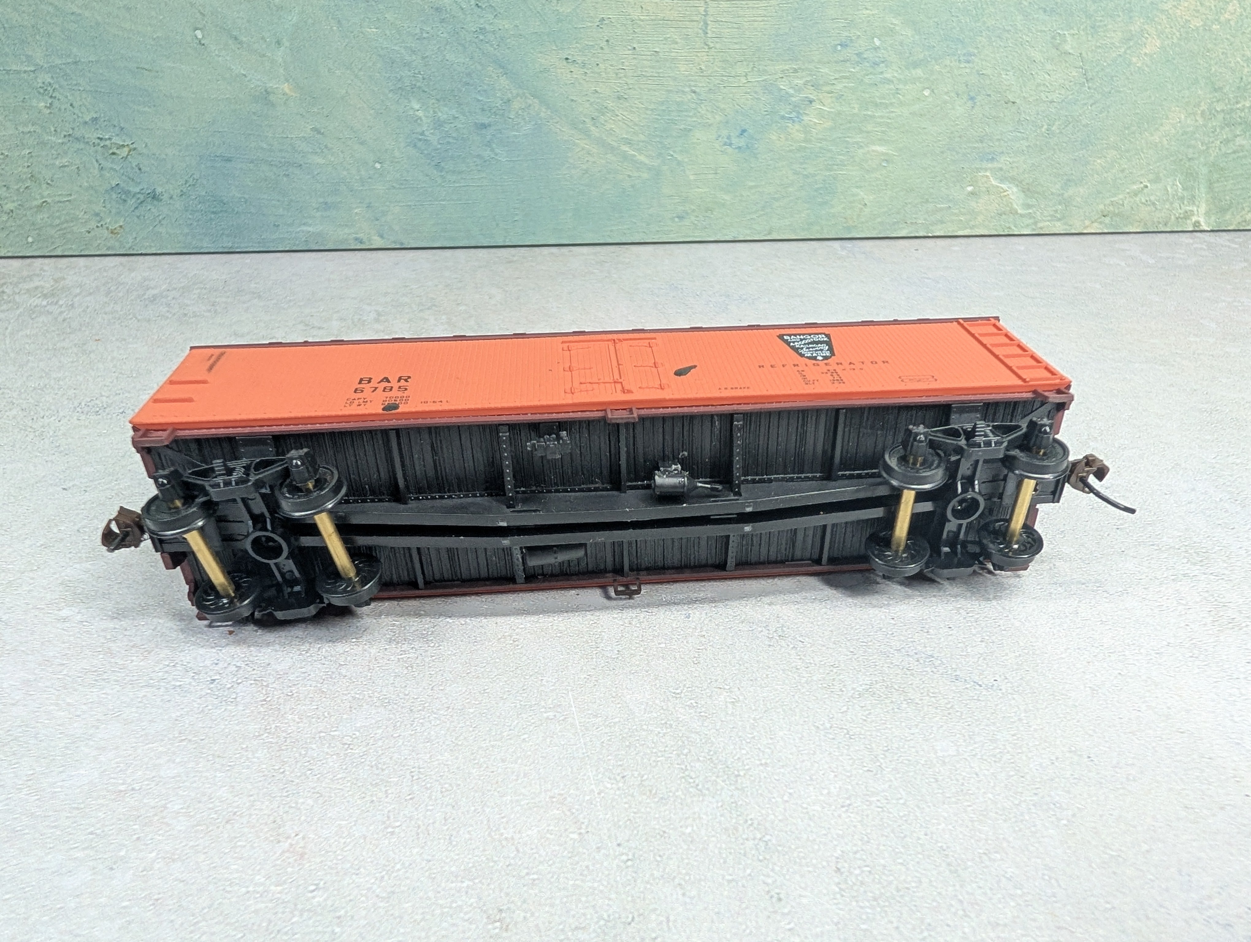 USED Accurail 1070163 HO Scale 40' Wood Reefer Box Car Bangor & Aroostook BAR #6785