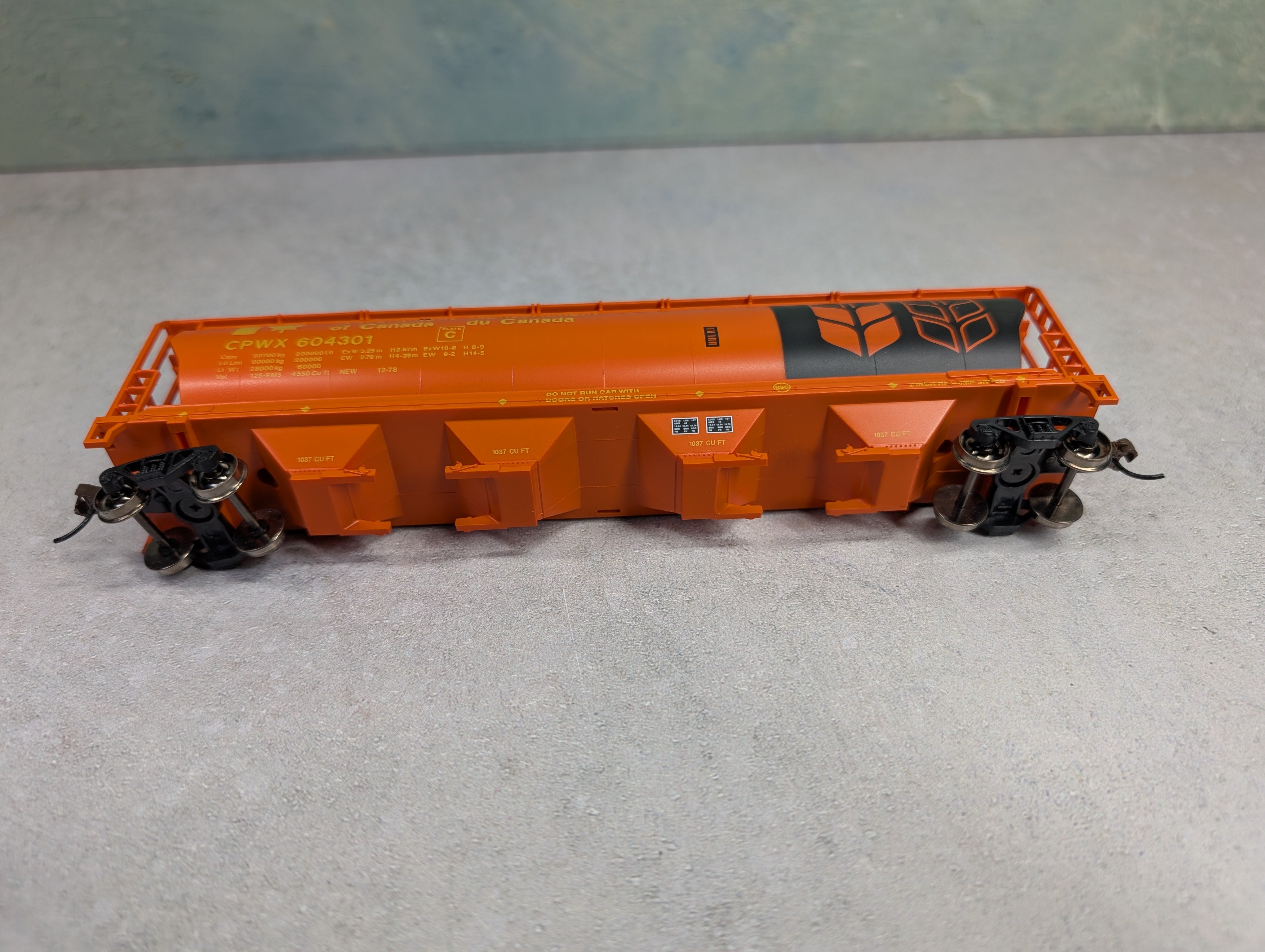 USED Bachmann 19134 HO Scale Cylindrical Grain Hopper Government of Canada CPWX #604301