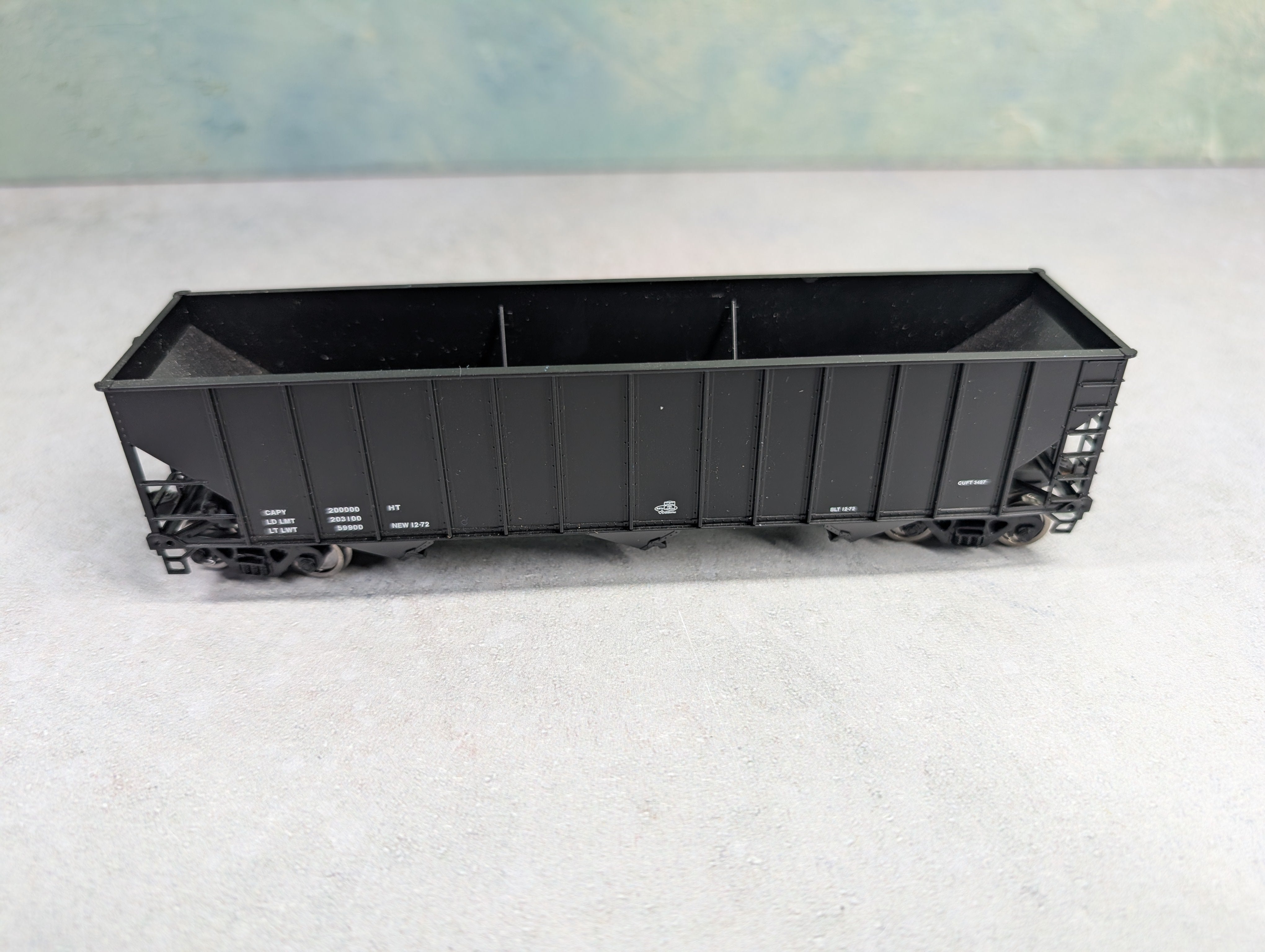 USED Bowser 43199 HO Scale 100 Ton 4 Bay Hopper - Black with Dim Data