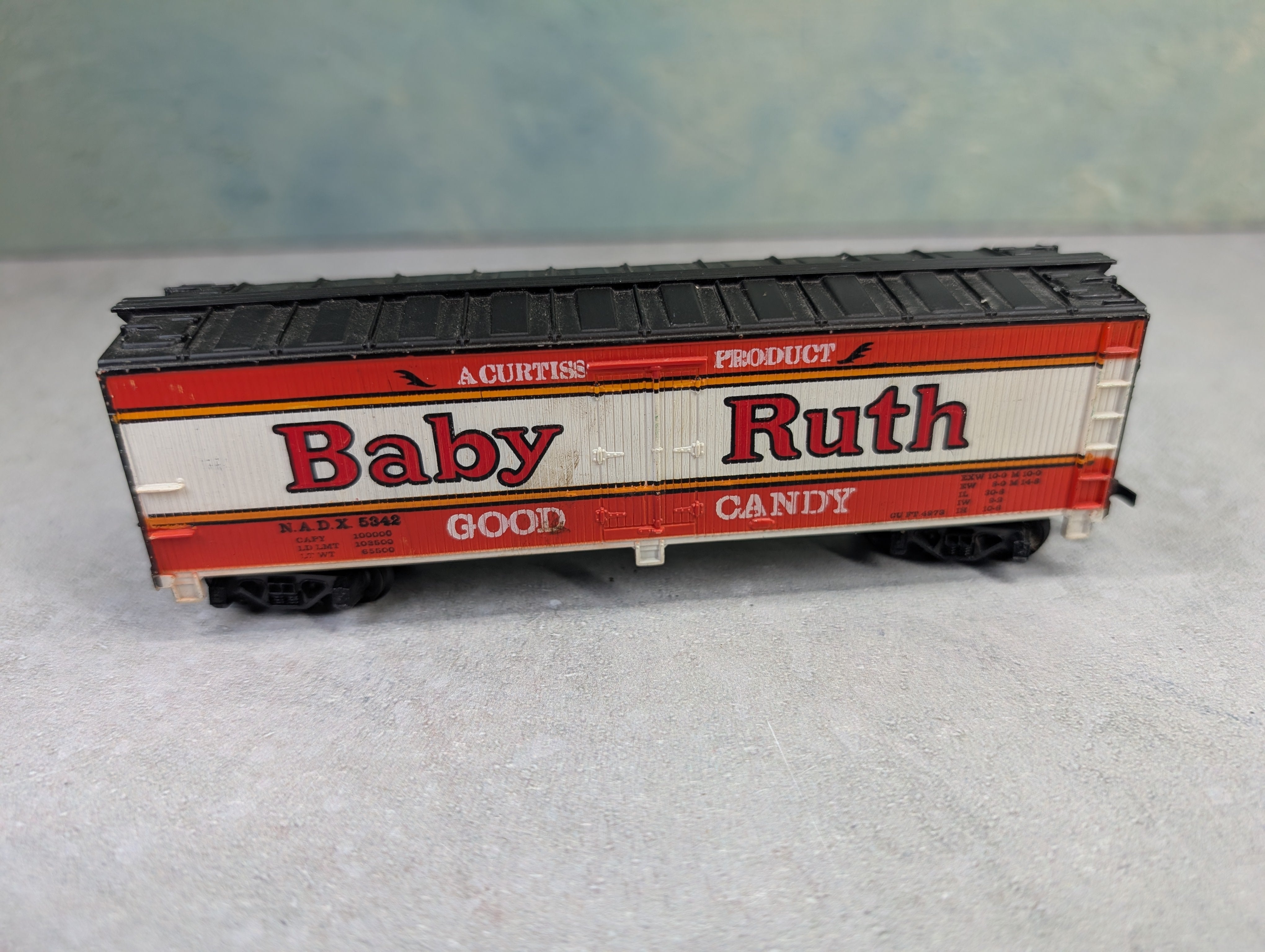 USED Tyco HO Scale 40' Wooden Reefer Box Car Baby Ruth NADX #5342
