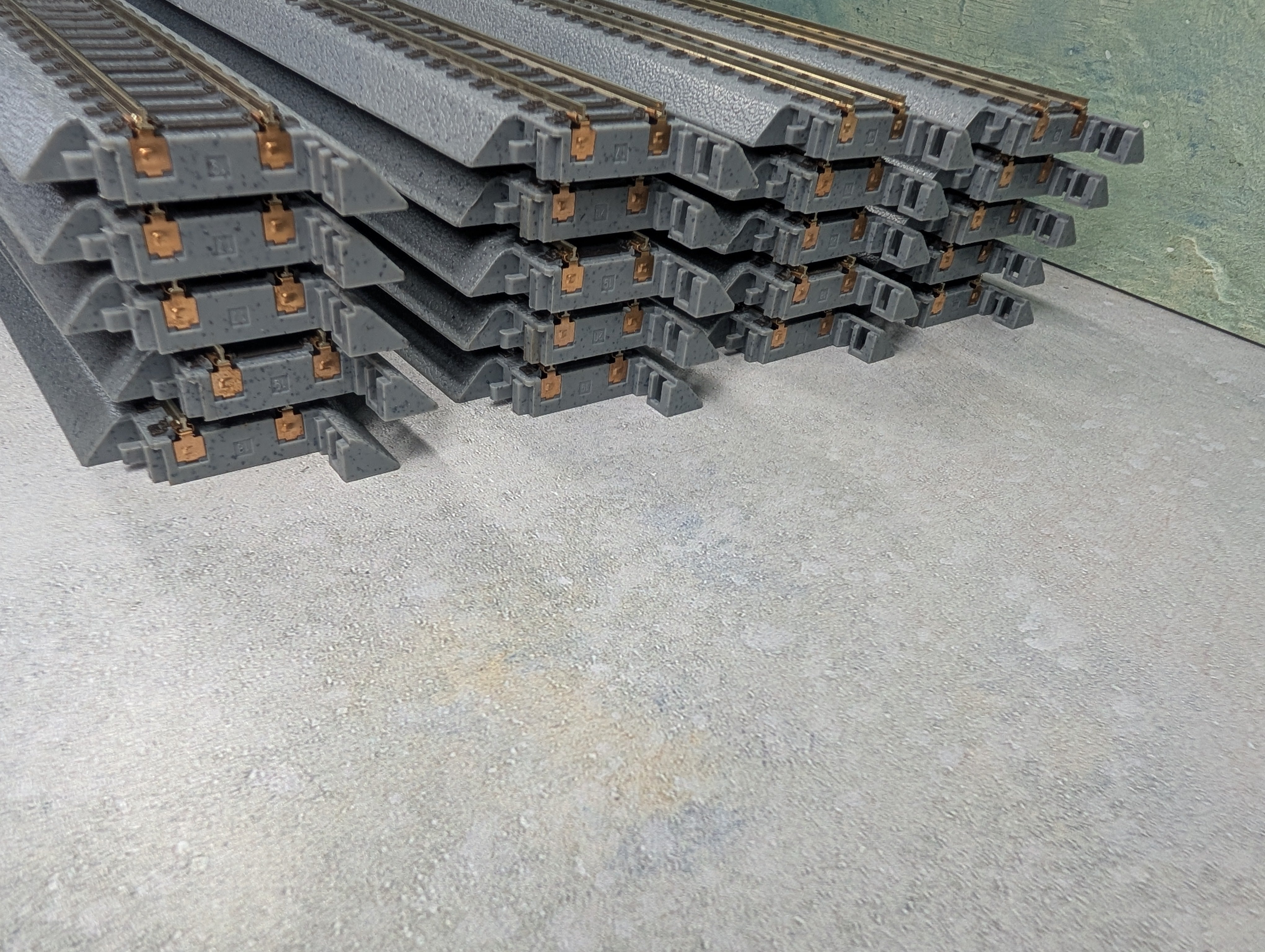 USED WalthersTrainline HO Scale Power-Loc 9" Straight Track Gray (20 pcs)