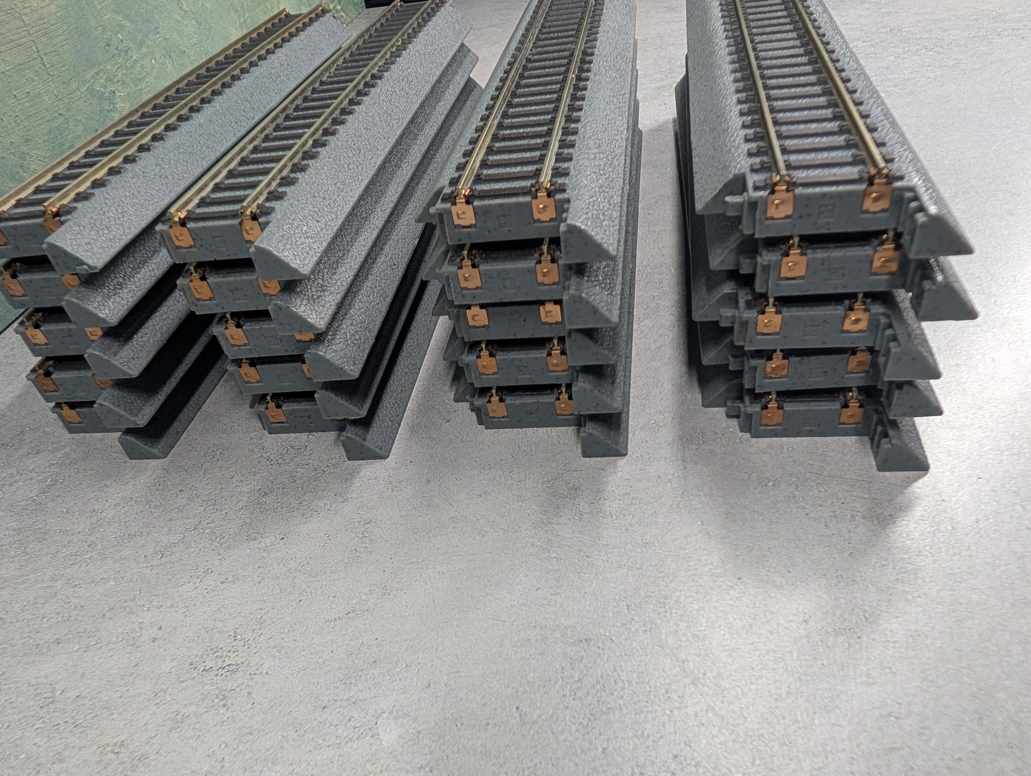 USED WalthersTrainline HO Scale Power-Loc 9" Straight Track Gray (20 pcs)