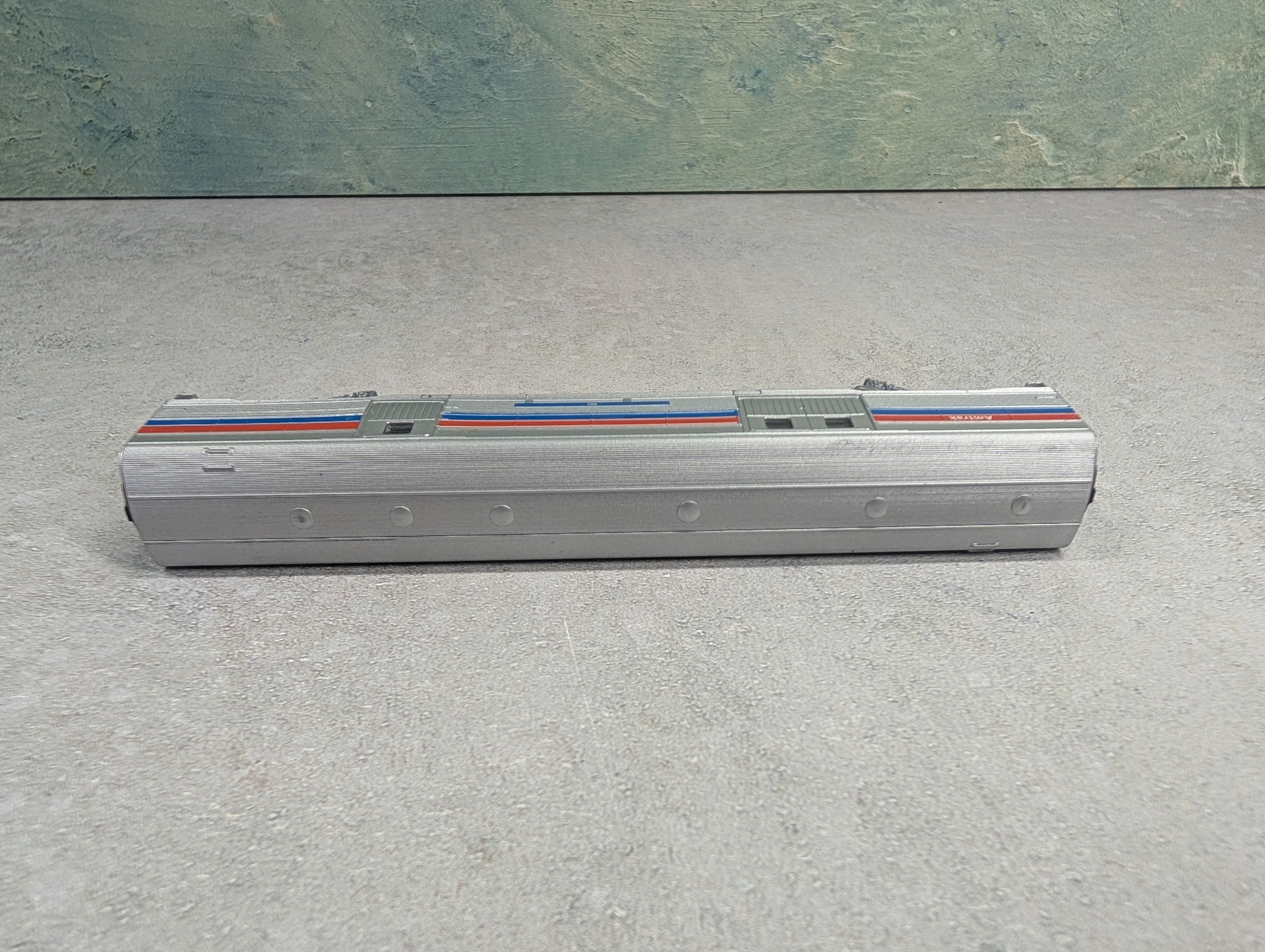 USED Micro-Trains N Scale Passenger Car Amtrak #501