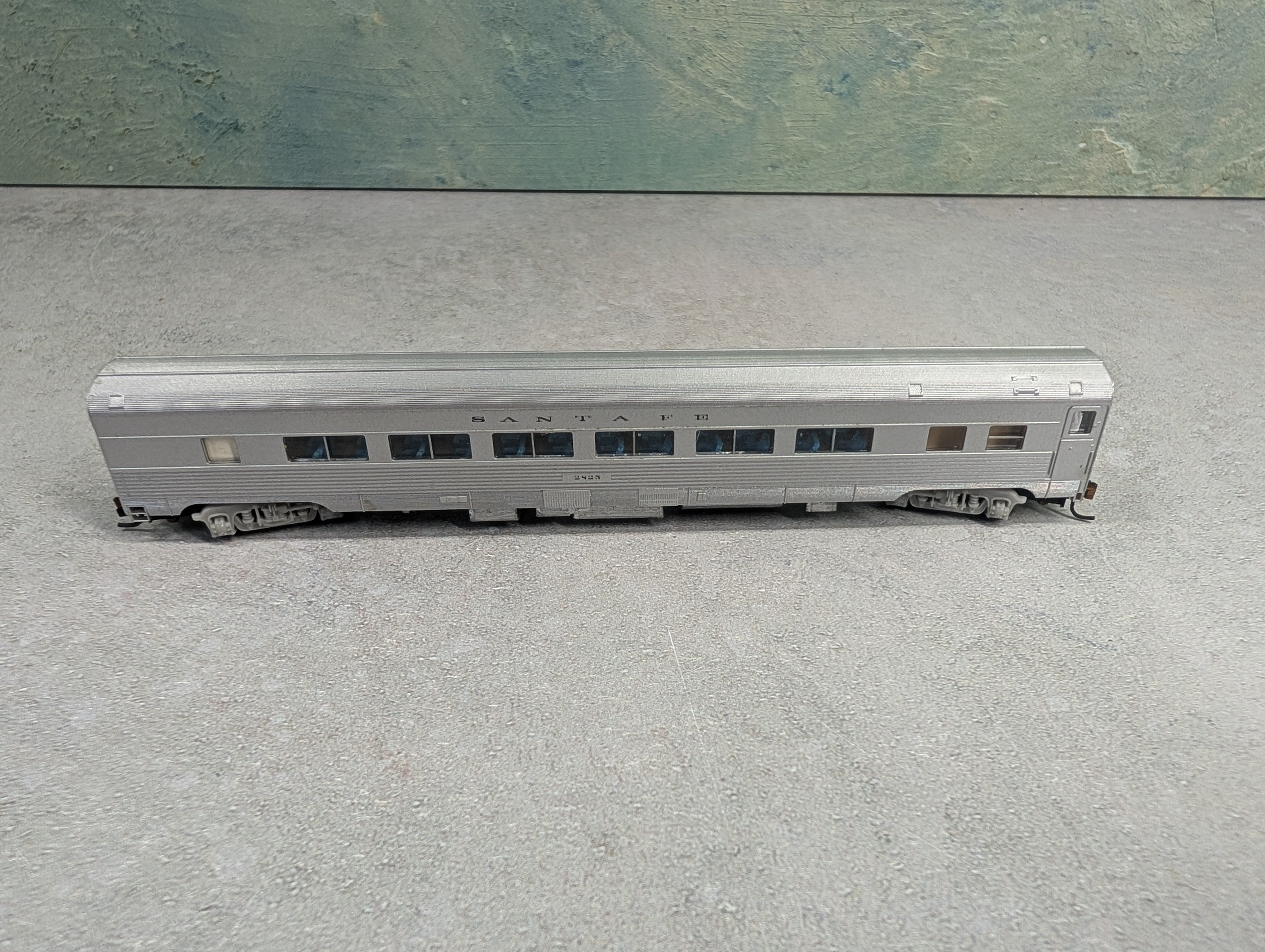 USED N Scale Passenger Car Santa Fe #2825