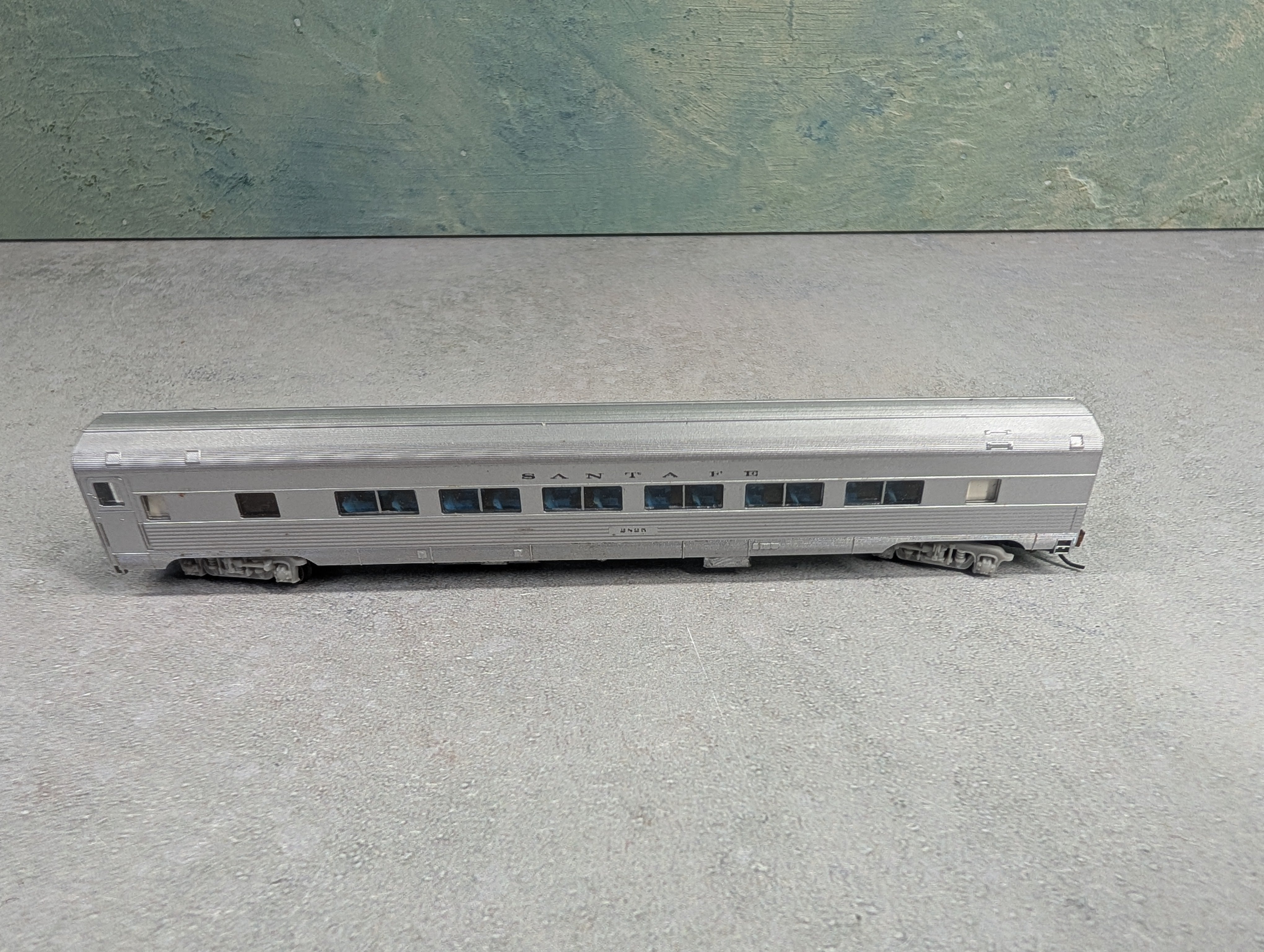 USED N Scale Passenger Car Santa Fe #2825