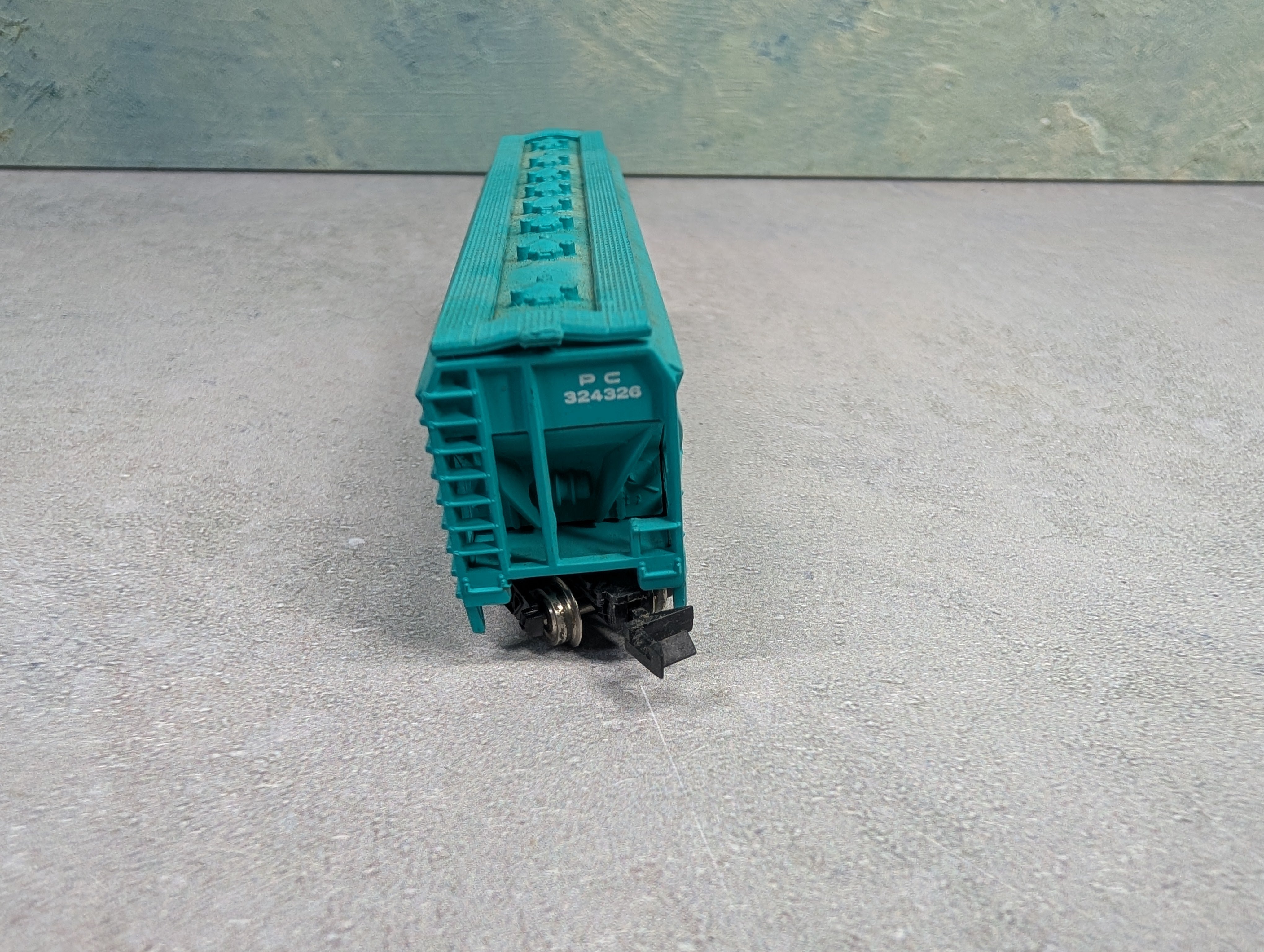 USED Bachmann N Scale 4 Bay ACF Covered Hopper Penn Central PC #324326