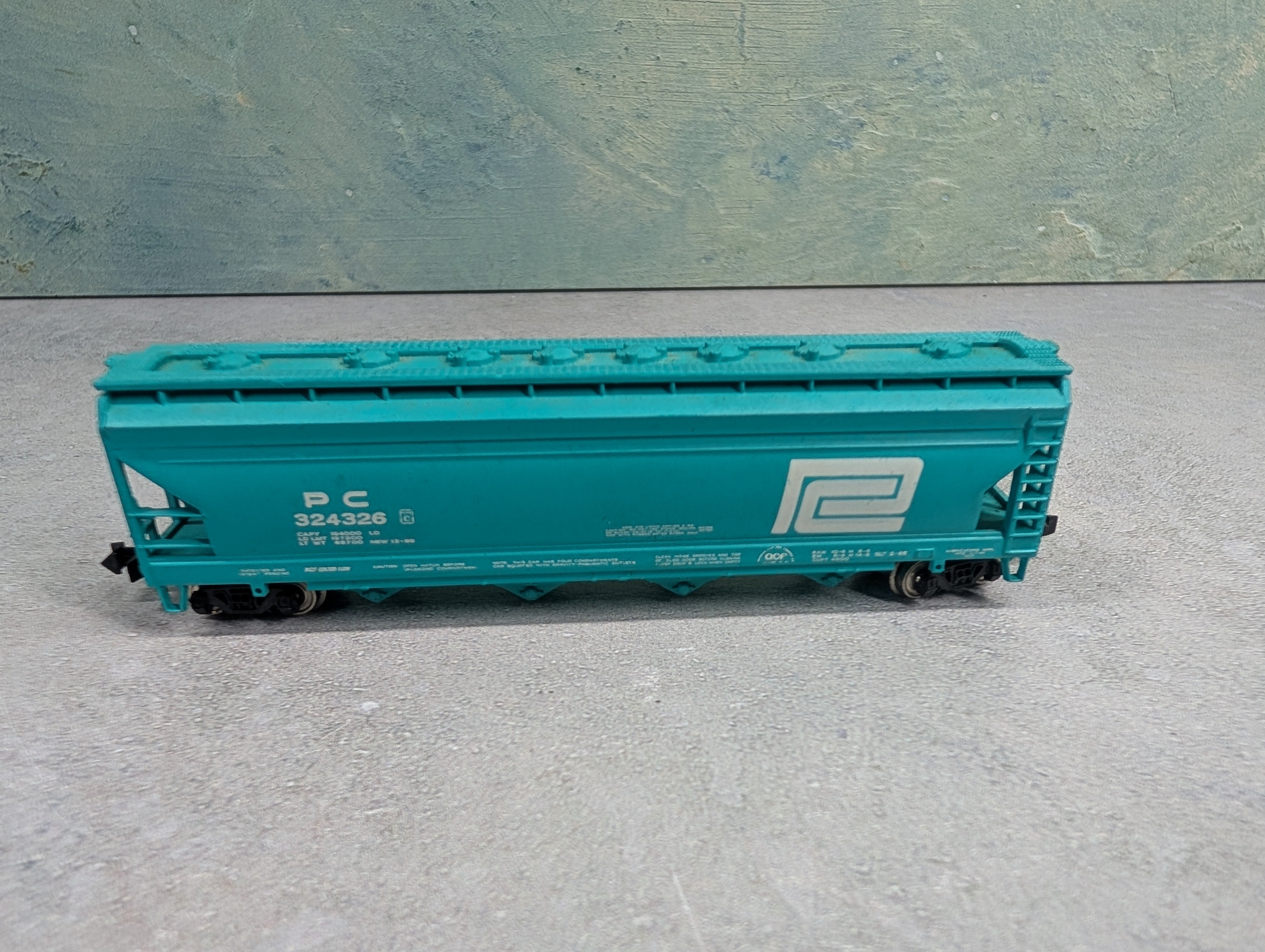 USED Bachmann N Scale 4 Bay ACF Covered Hopper Penn Central PC #324326