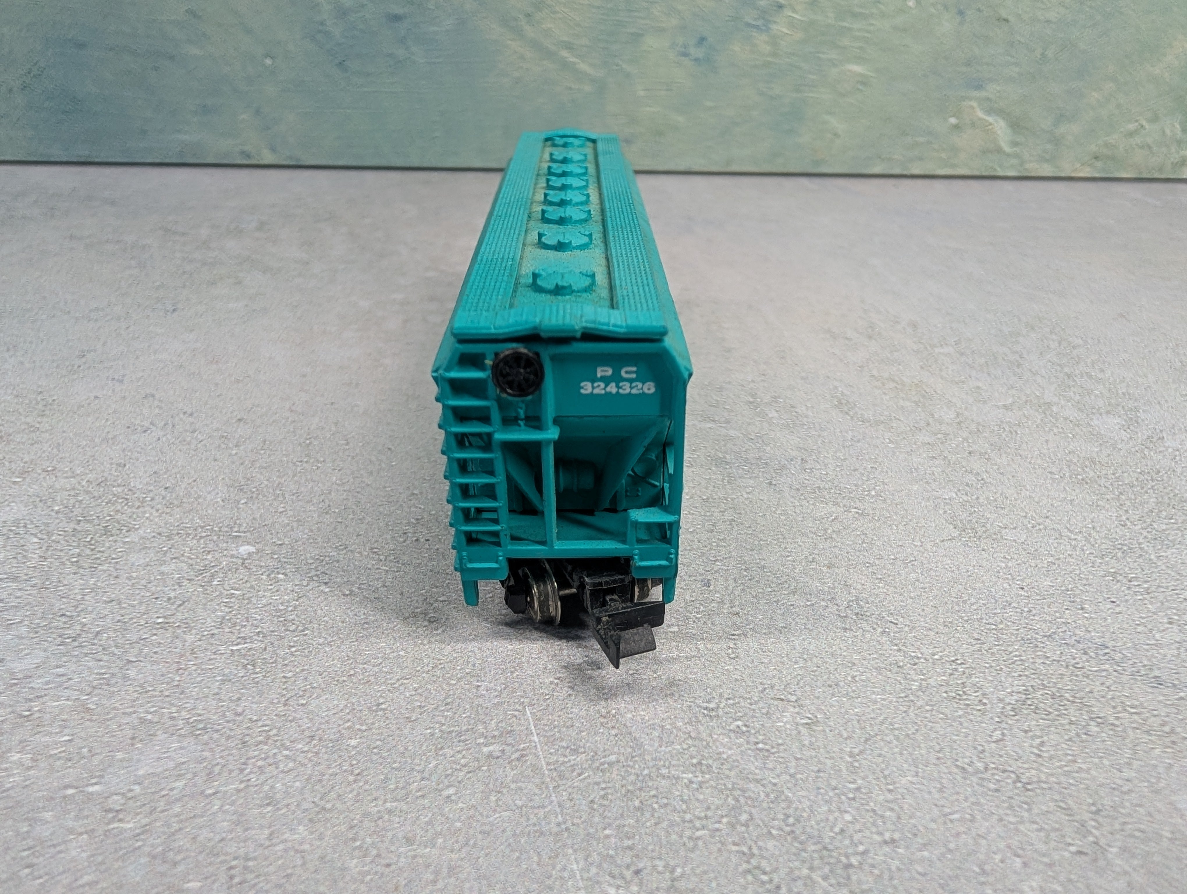 USED Bachmann N Scale 4 Bay ACF Covered Hopper Penn Central PC #324326