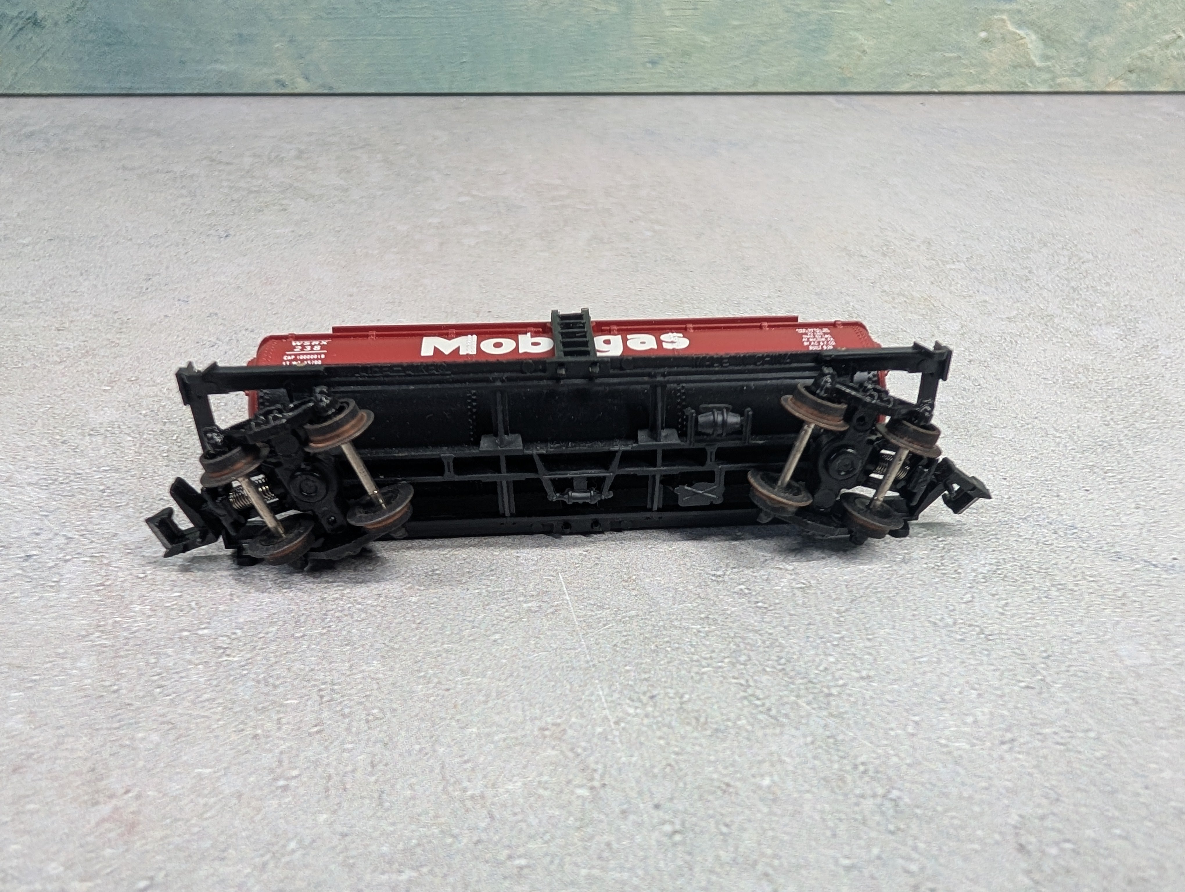 USED Life-Like N Scale Triple Dome Tank Car Mobilgas WSRX #238
