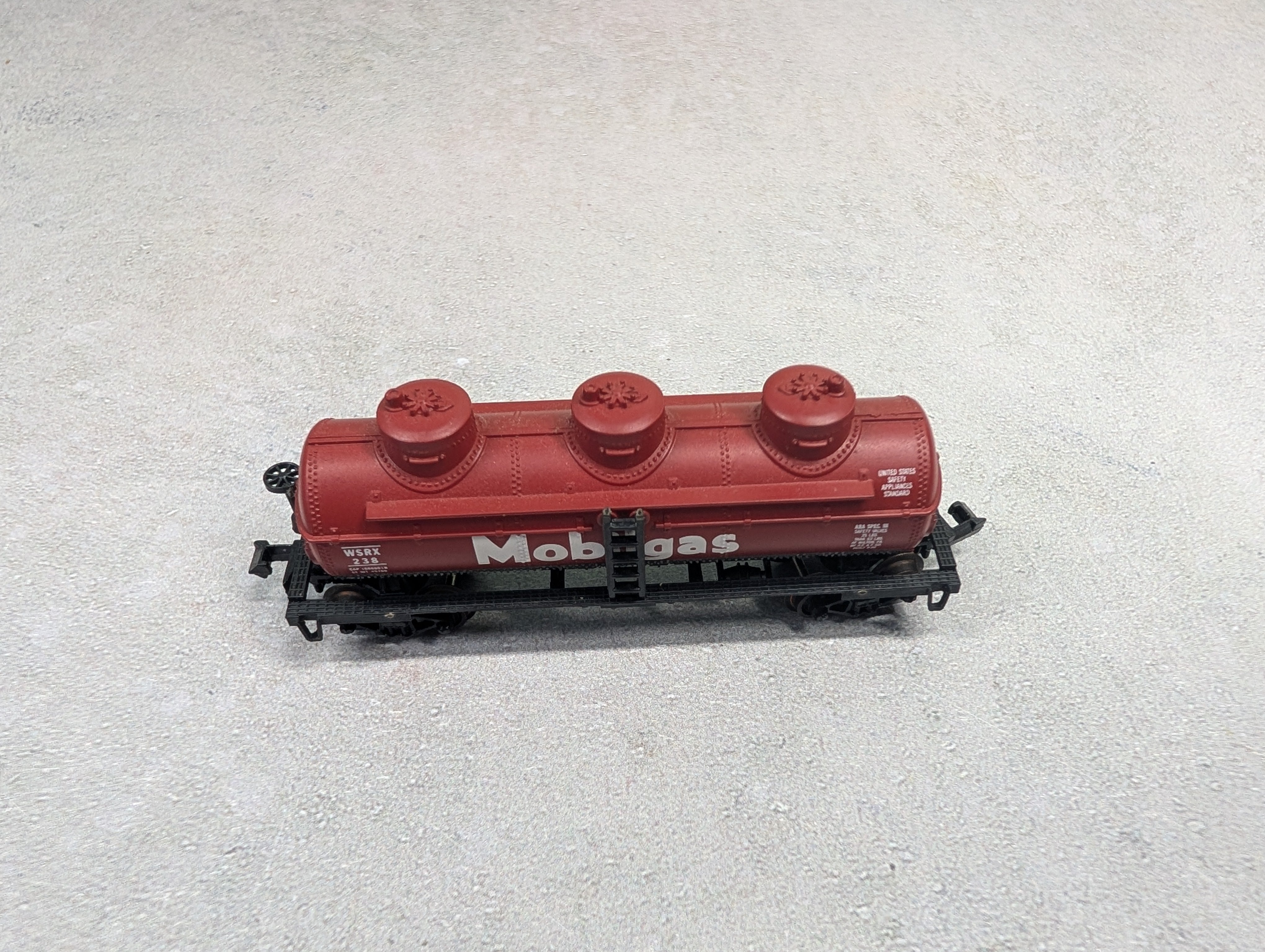 USED Life-Like N Scale Triple Dome Tank Car Mobilgas WSRX #238