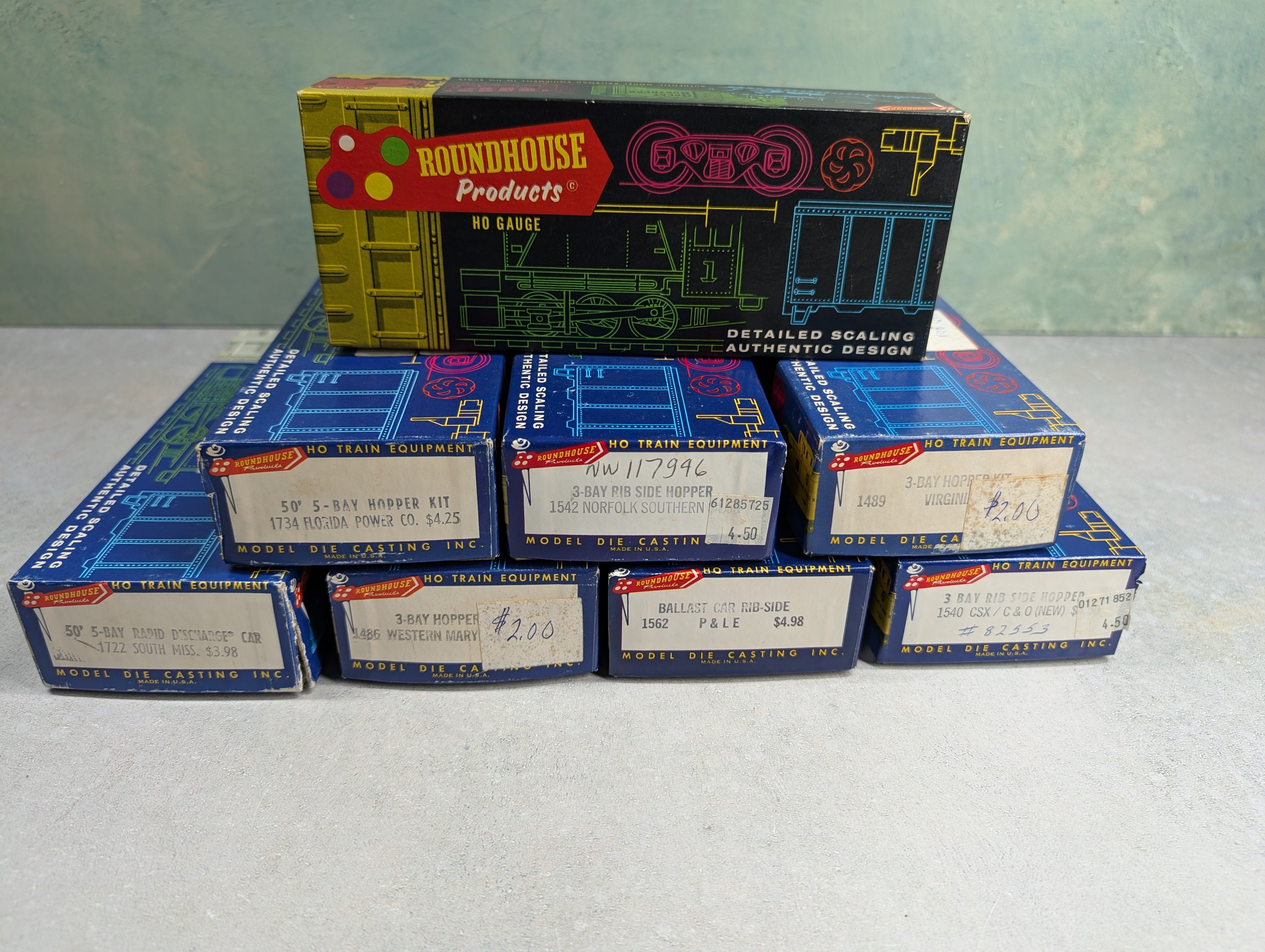 USED Roundhouse HO Scale Empty Boxes For Storage (8 pcs)