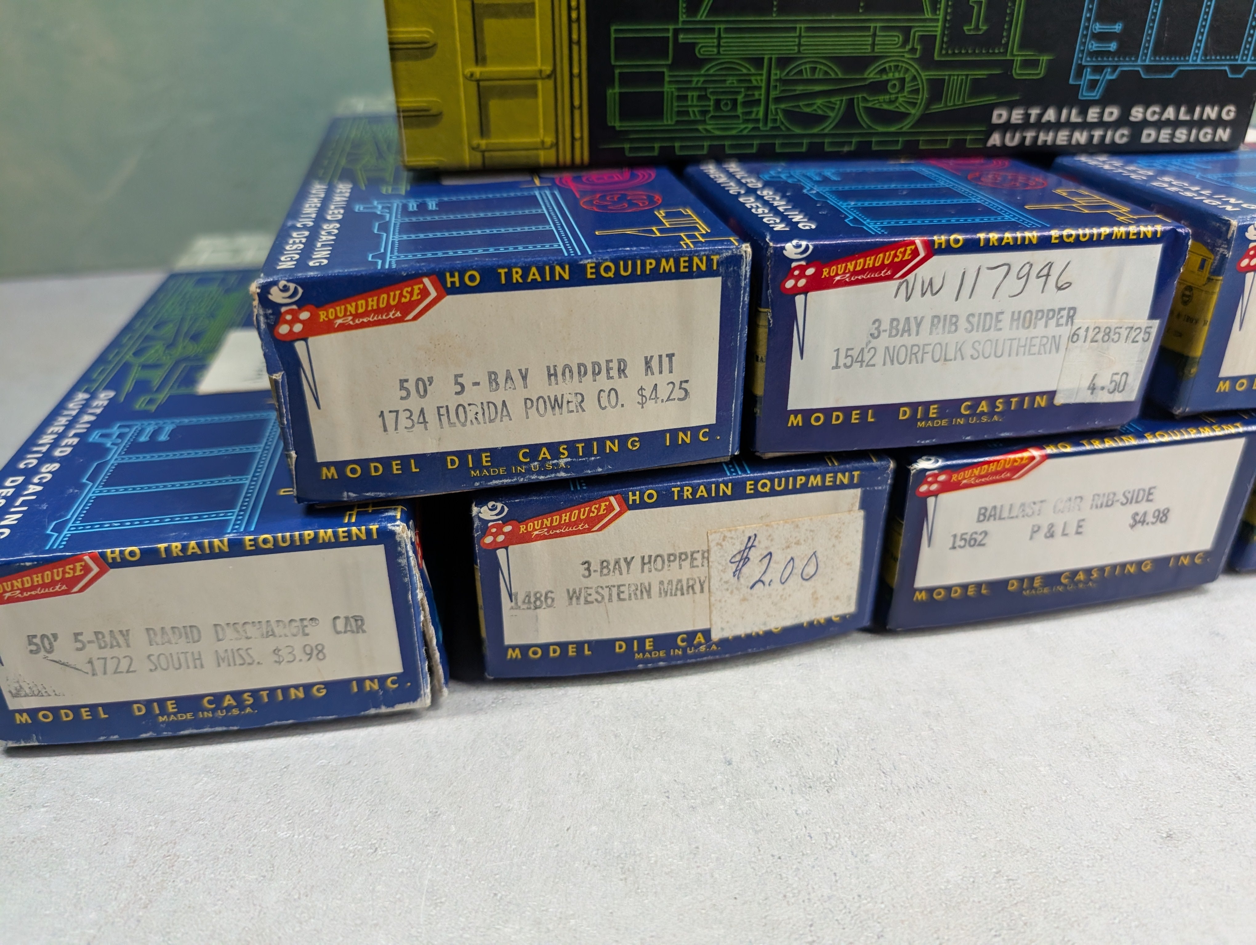 USED Roundhouse HO Scale Empty Boxes For Storage (8 pcs)