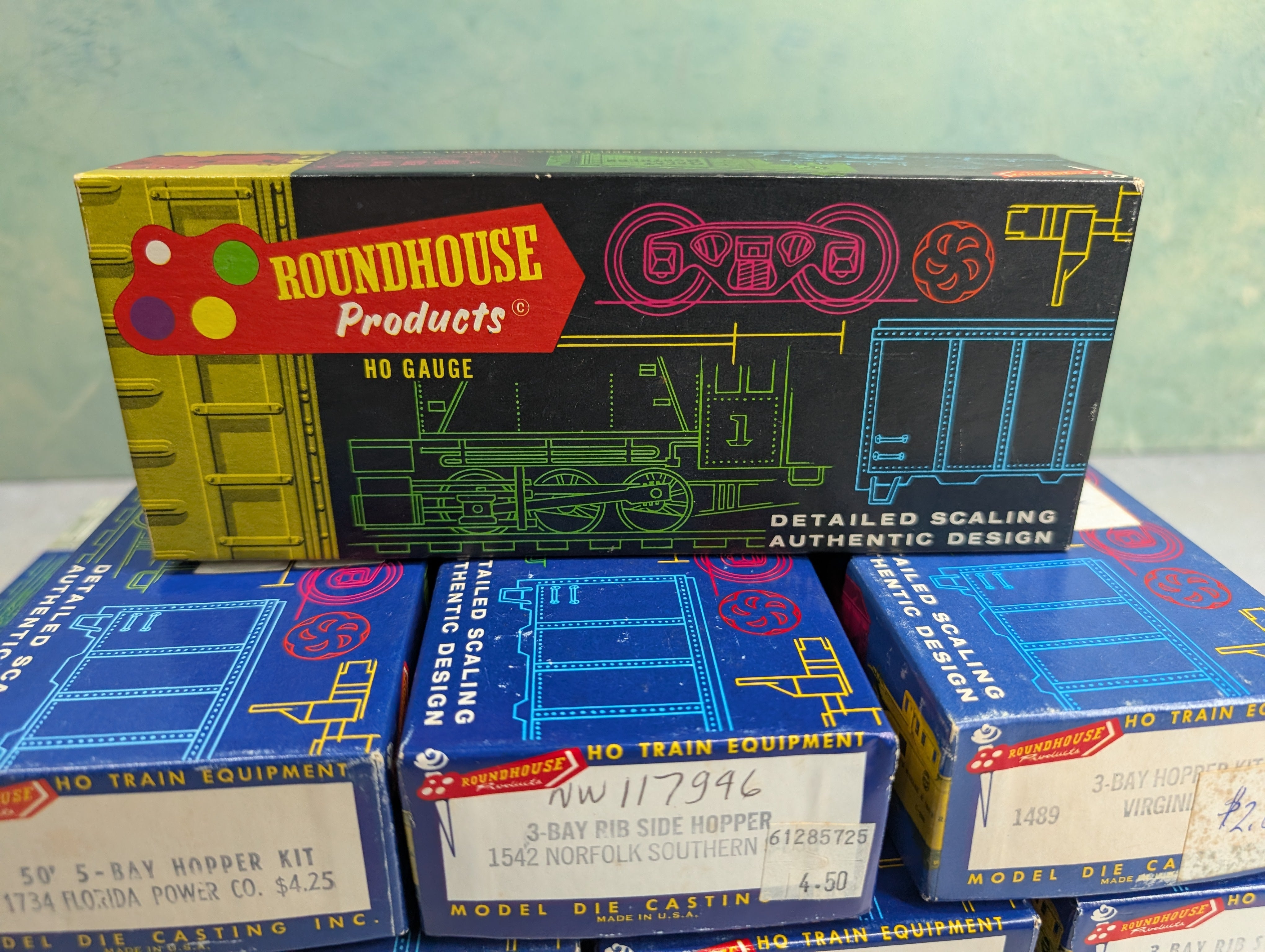 USED Roundhouse HO Scale Empty Boxes For Storage (8 pcs)