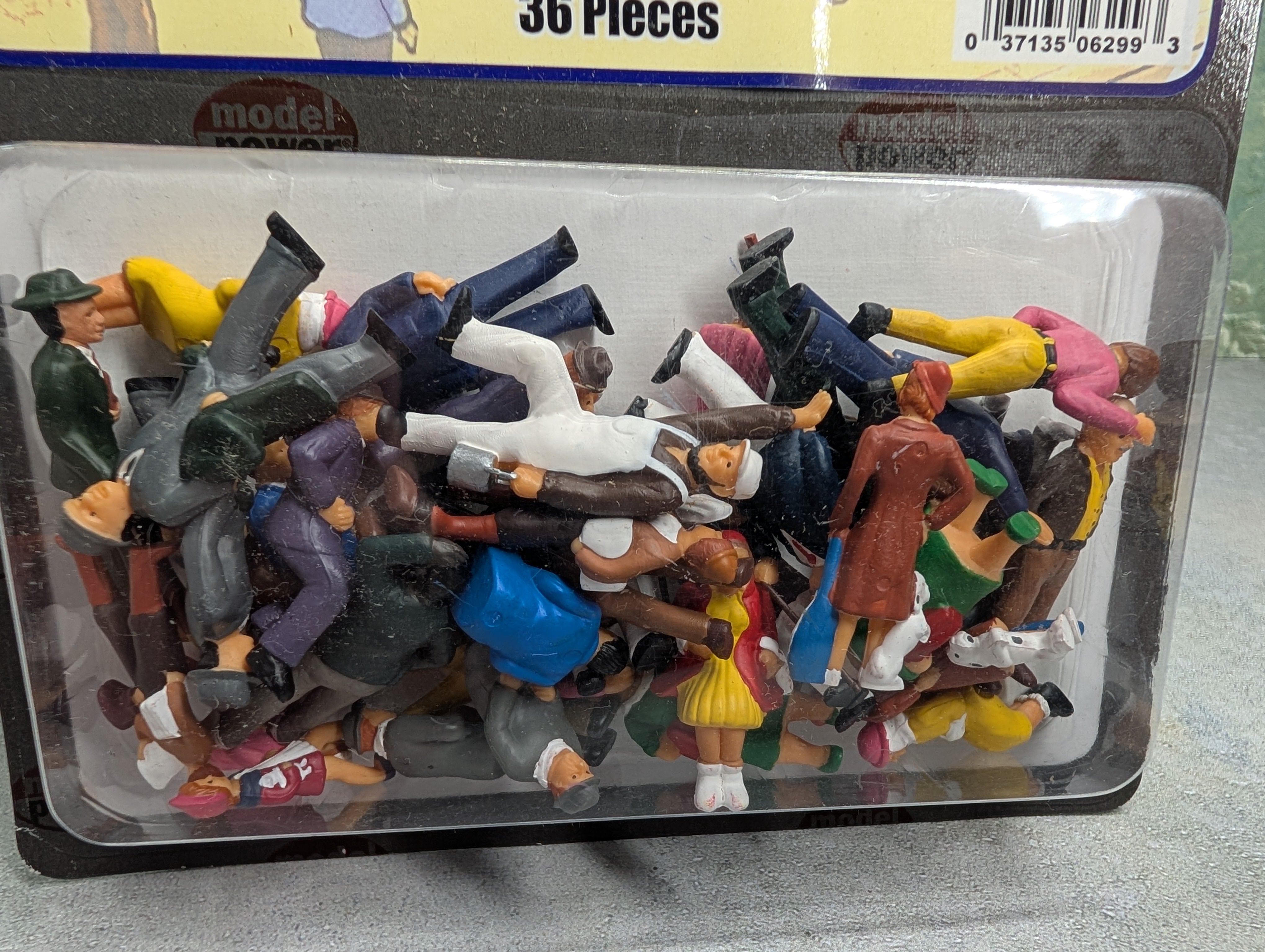 Model Power 6299 O Painted Figures, People (36 pcs)
