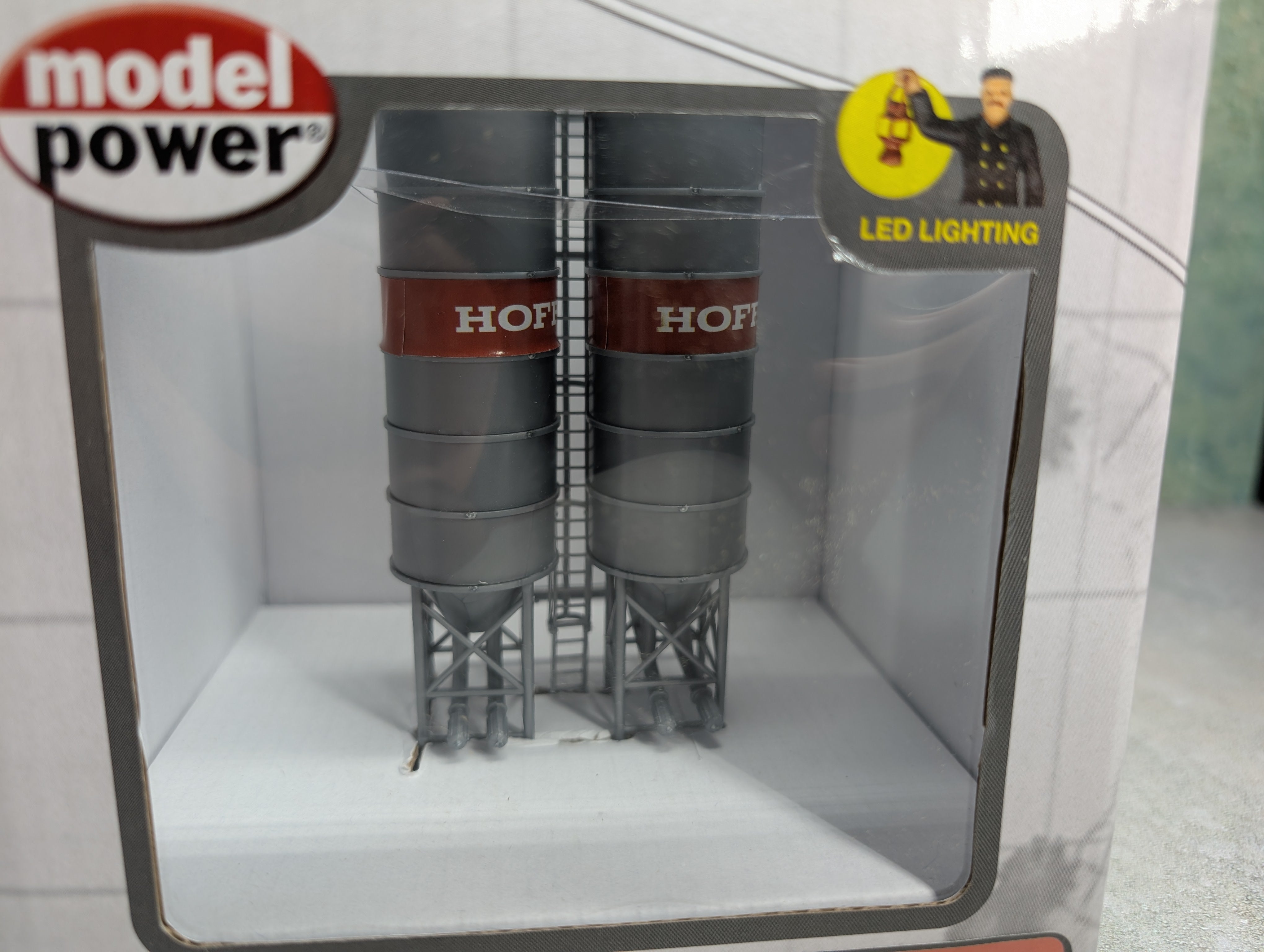 Model Power 790 HO Scale 2 Industrial Silos