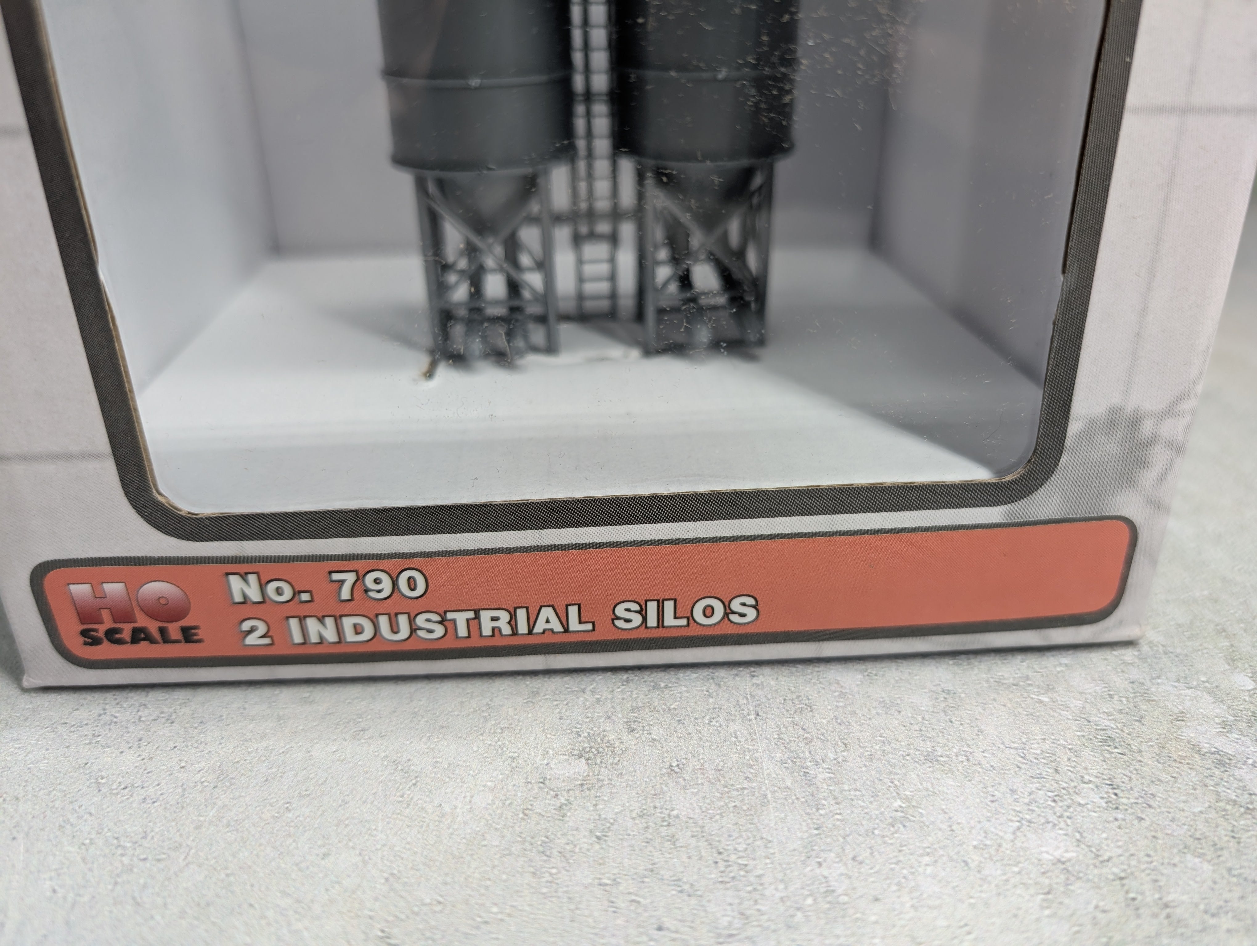 Model Power 790 HO Scale 2 Industrial Silos