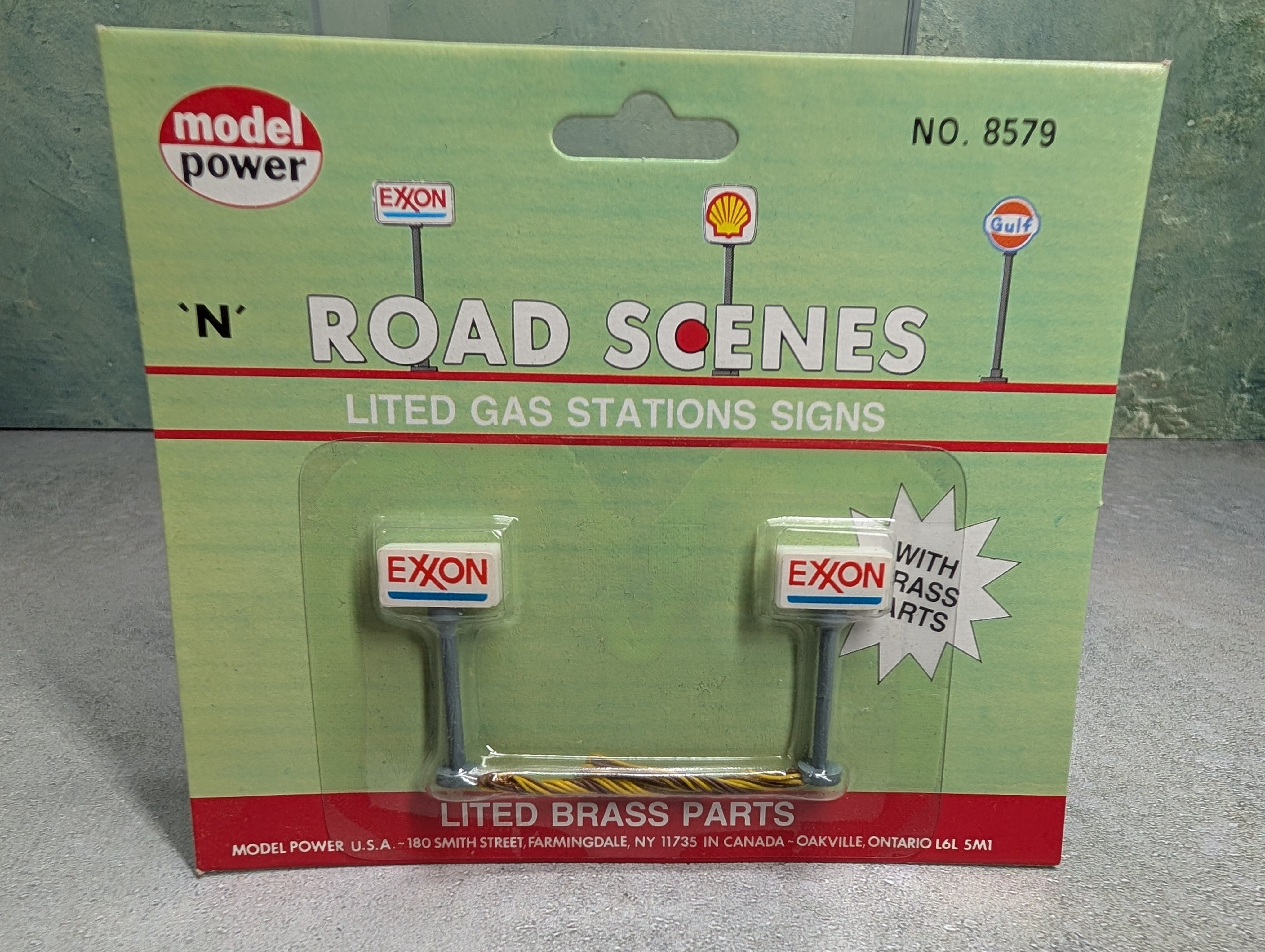 Model Power 8579 N Scale Lighted Gas Station Signs, Exxon