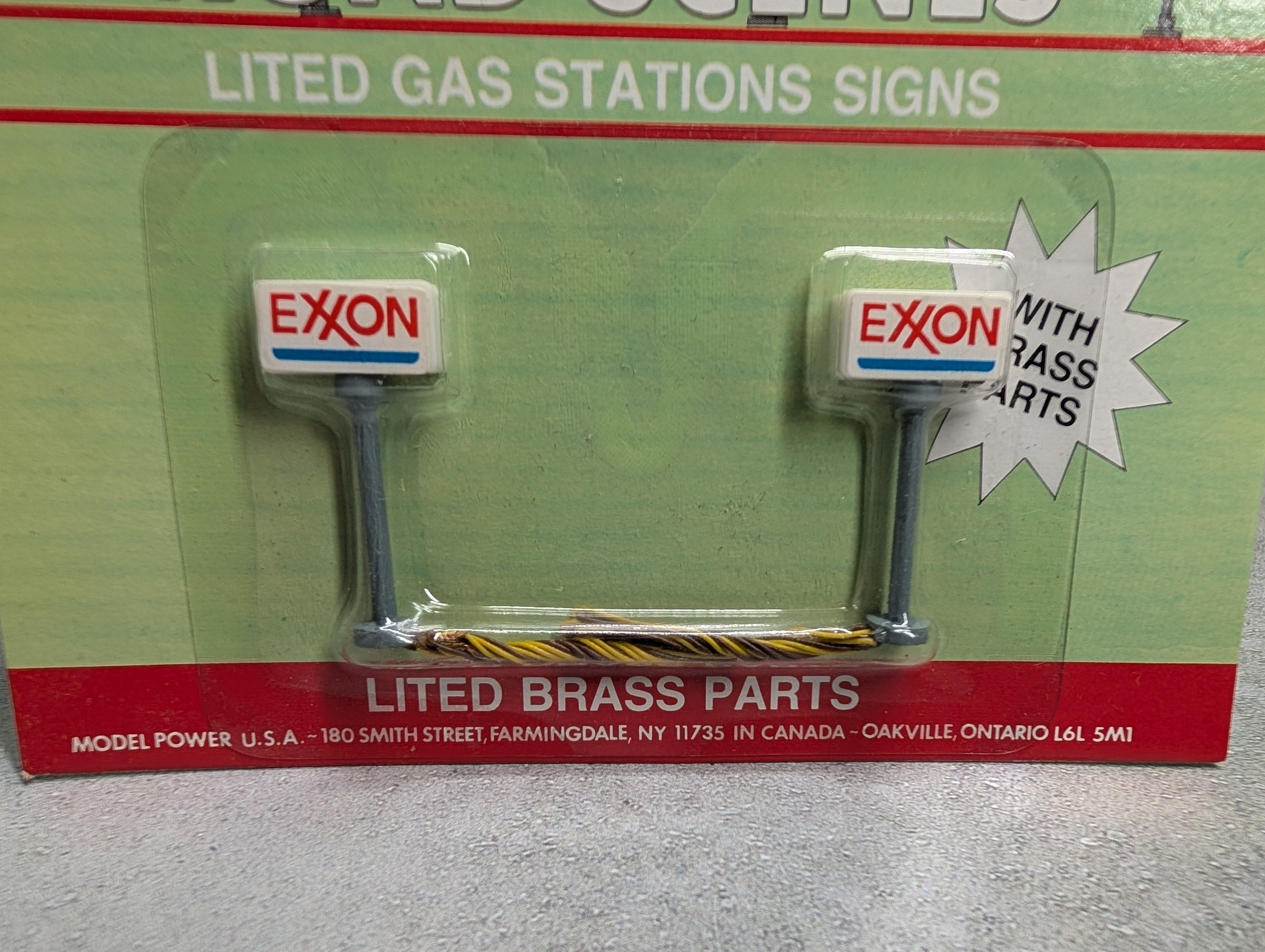 Model Power 8579 N Scale Lighted Gas Station Signs, Exxon