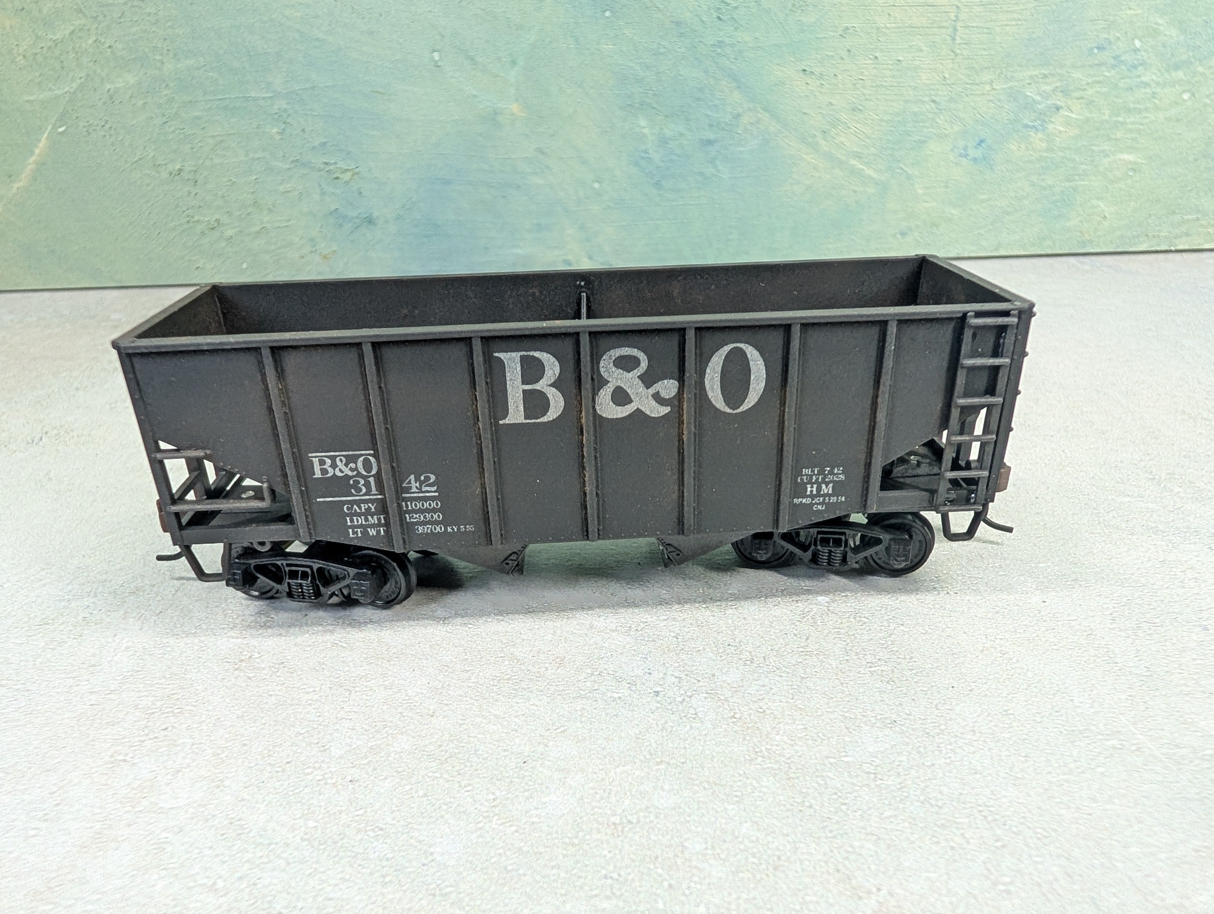 USED Stewart Hobbies HO Scale 2 Bay Open Hopper Baltimore and Ohio B&O #3142 Weathered
