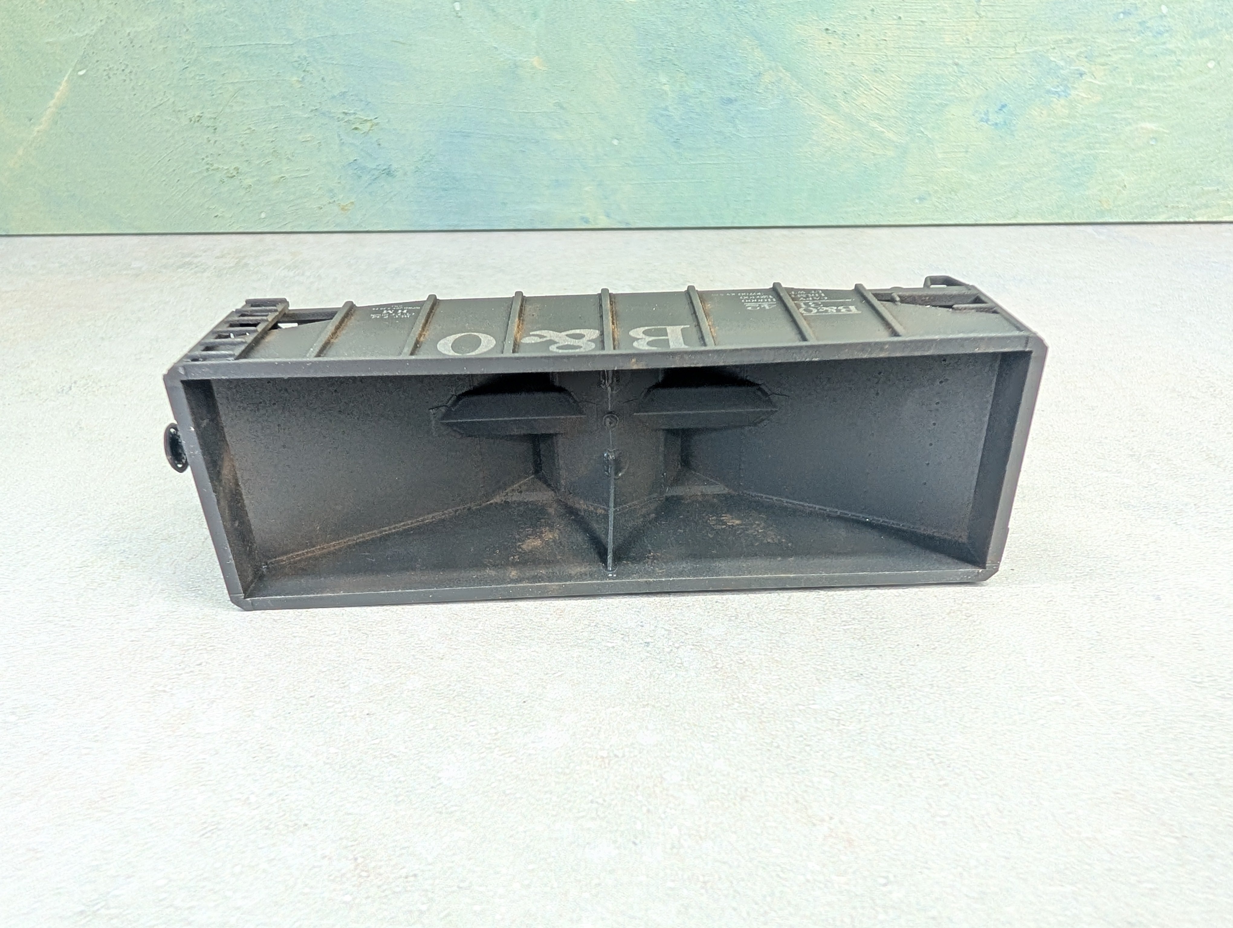 USED Stewart Hobbies HO Scale 2 Bay Open Hopper Baltimore and Ohio B&O #3142 Weathered