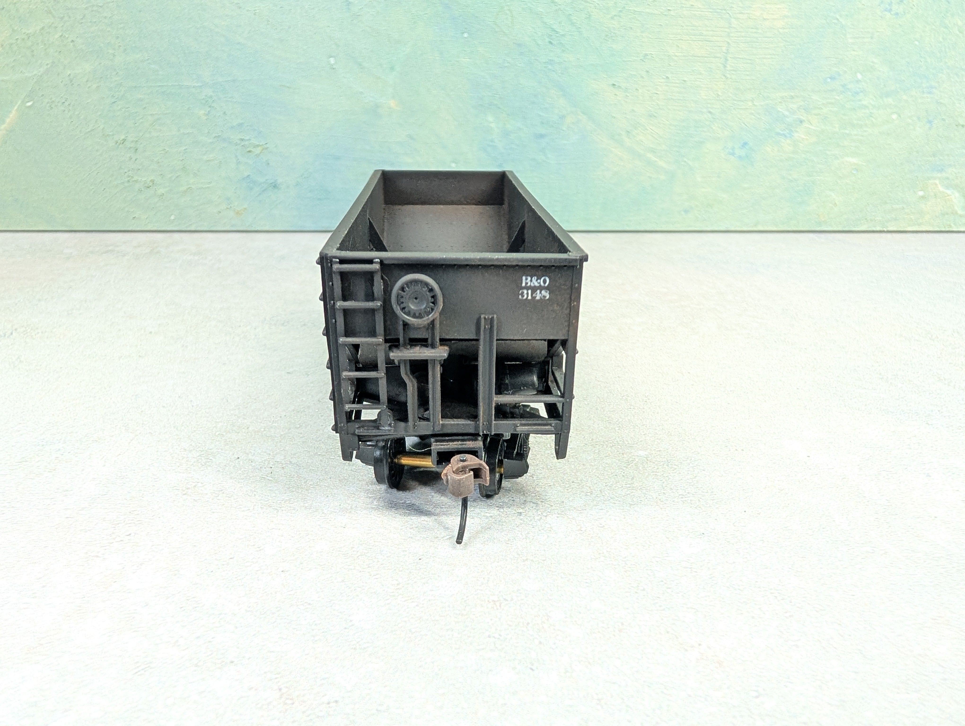 USED Stewart Hobbies HO Scale 2 Bay Open Hopper Baltimore and Ohio B&O #3148 Weathered