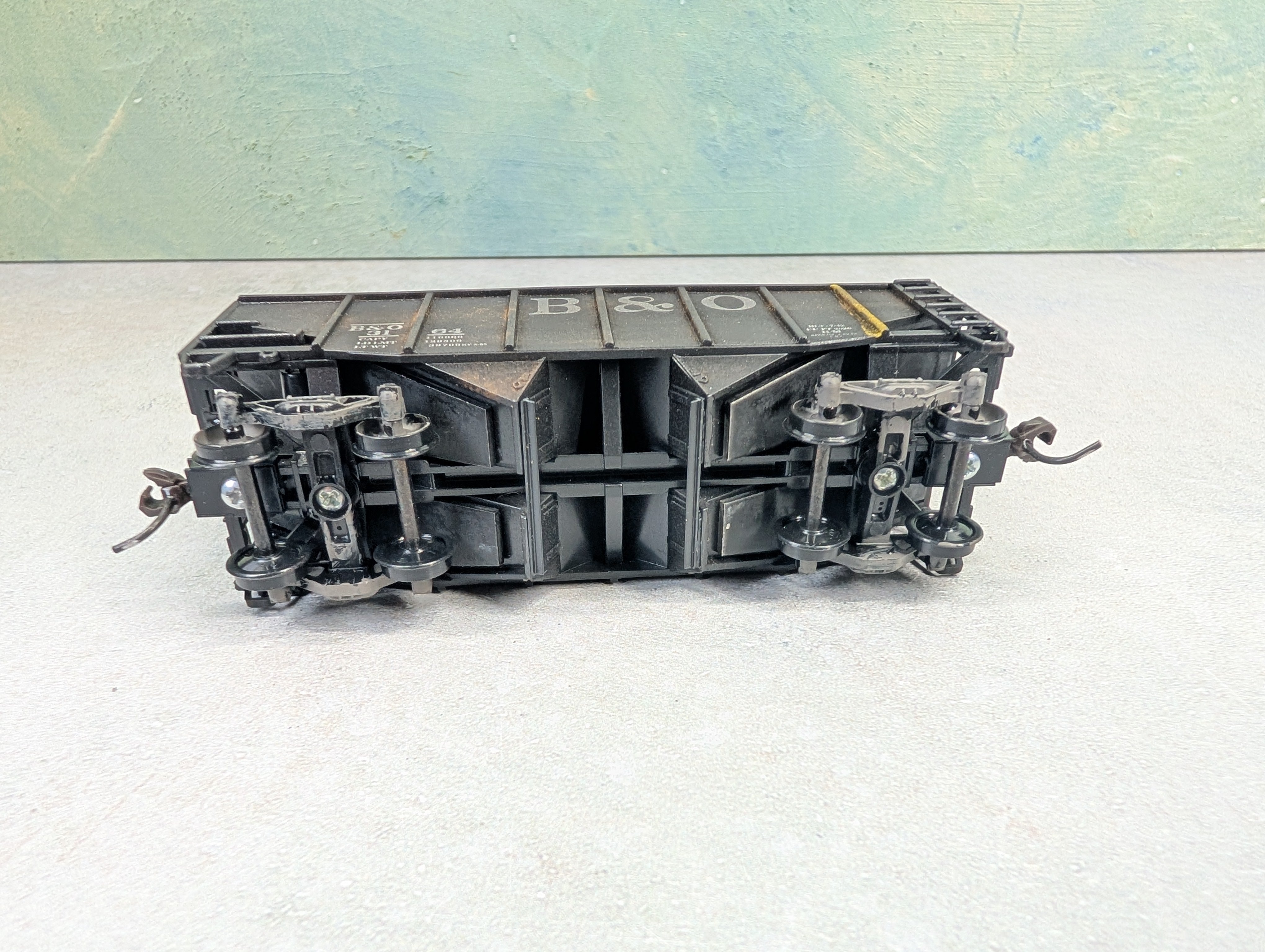 USED Stewart Hobbies HO Scale 2 Bay Open Hopper Baltimore and Ohio B&O #3164 Weathered w/ Coal Load