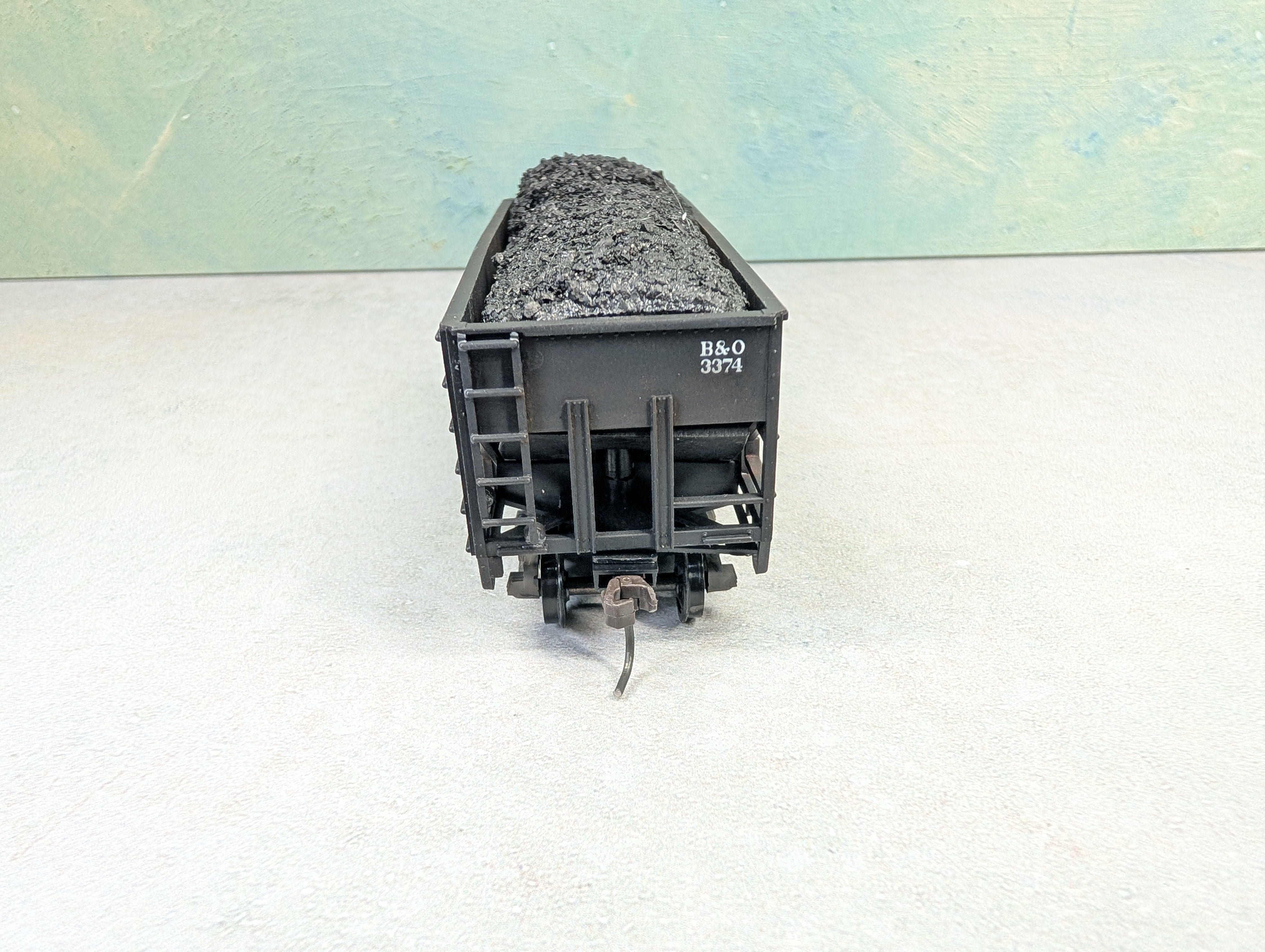 USED Stewart Hobbies HO Scale 2 Bay Open Hopper Baltimore and Ohio B&O #3374 Weathered w/ Coal Load