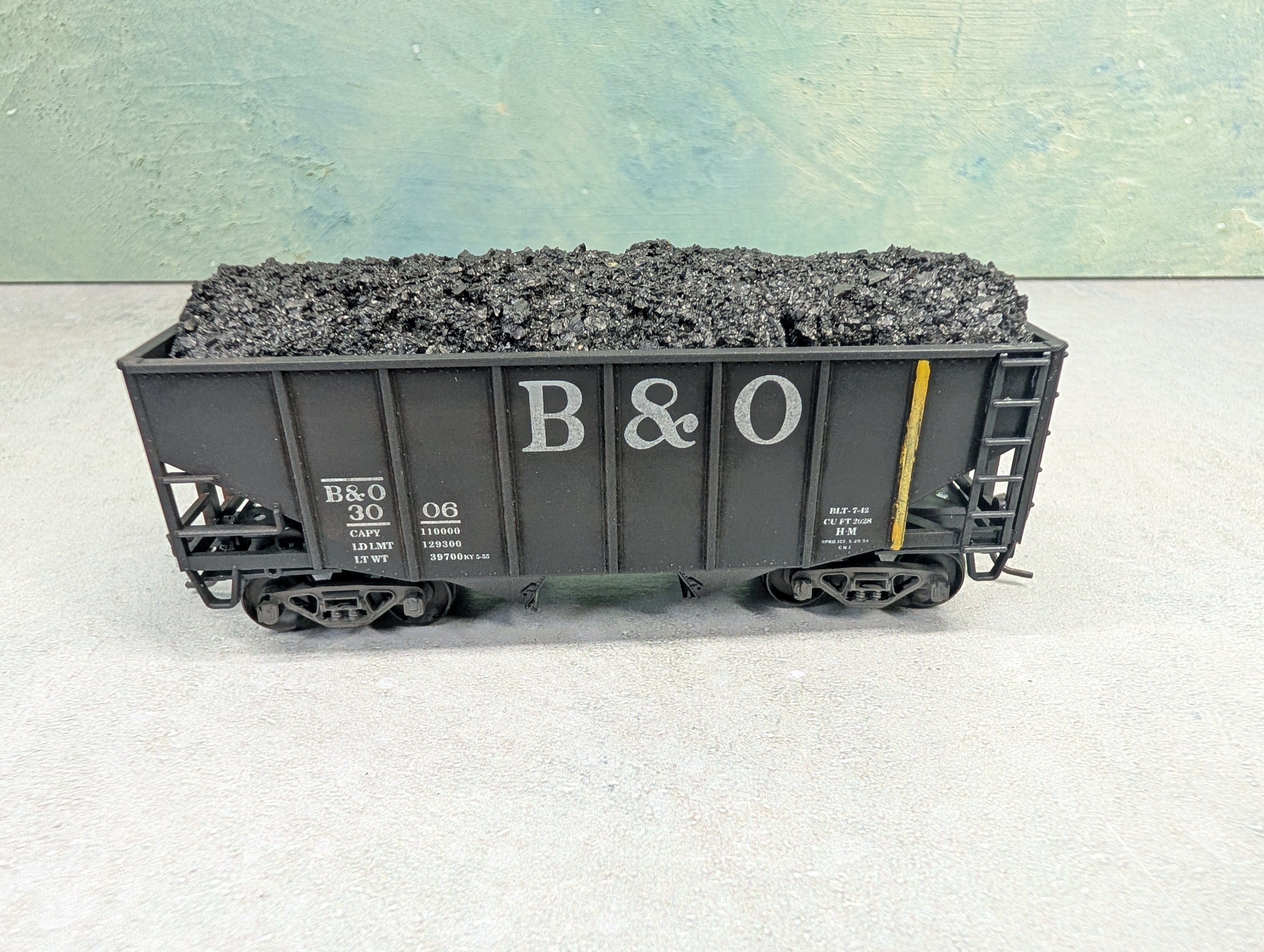 USED Stewart Hobbies HO Scale 2 Bay Open Hopper Baltimore and Ohio B&O #3006 Weathered w/ Coal Load