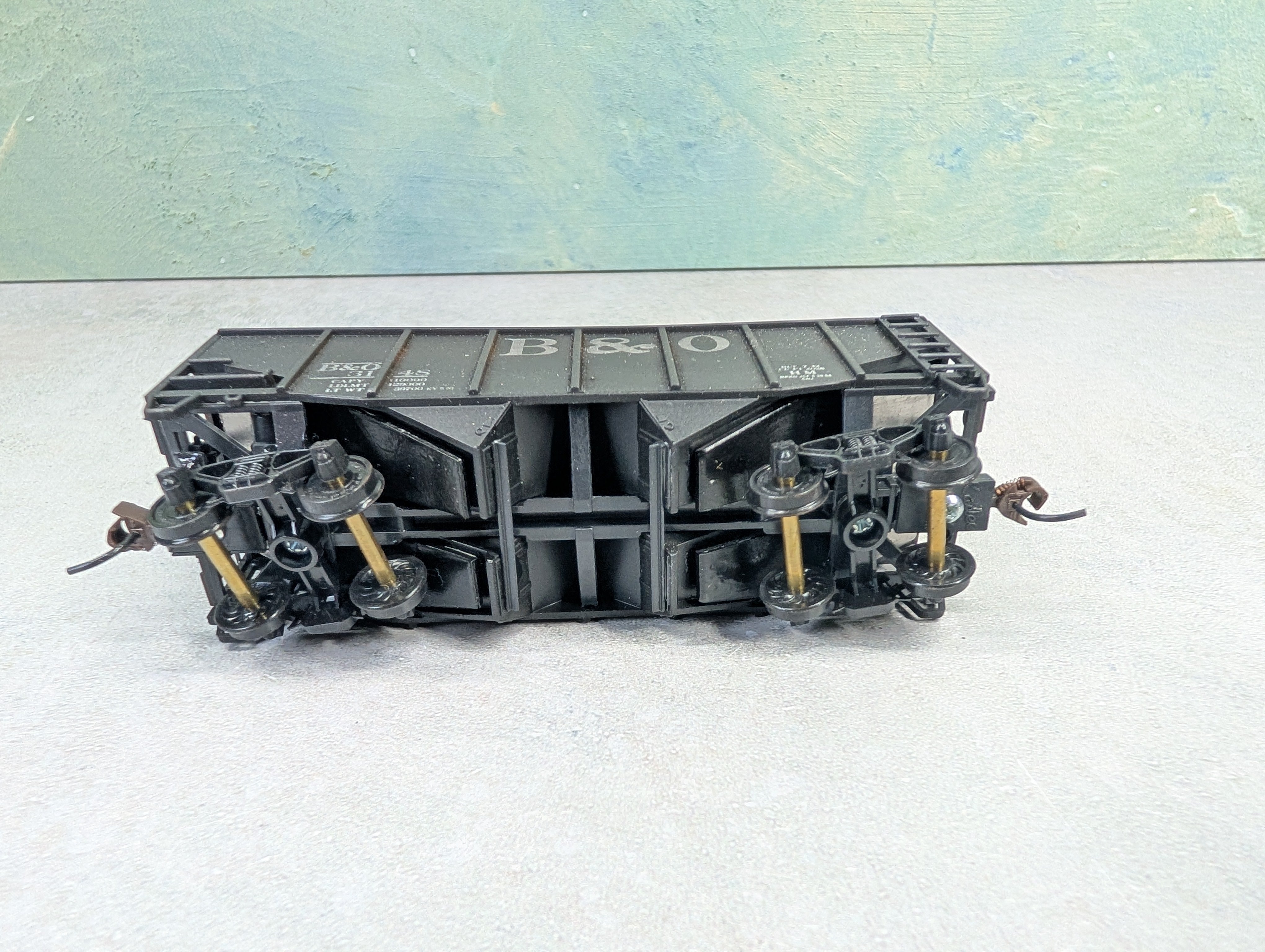 USED Stewart Hobbies HO Scale 2 Bay Open Hopper Baltimore and Ohio B&O #3148 Weathered