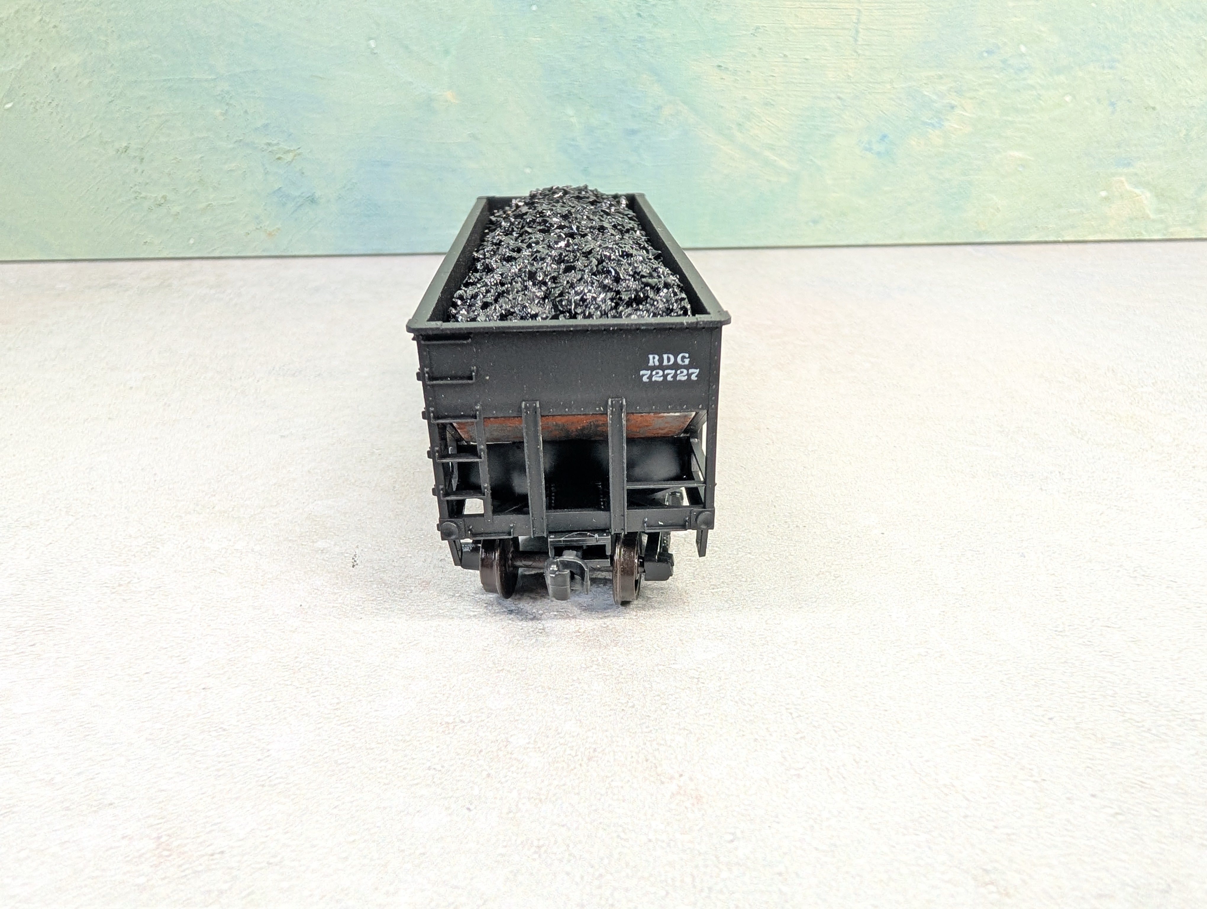 USED Accurail HO Scale 2 Bay Open Hopper Reading RDG #72727 w/ Coal Load