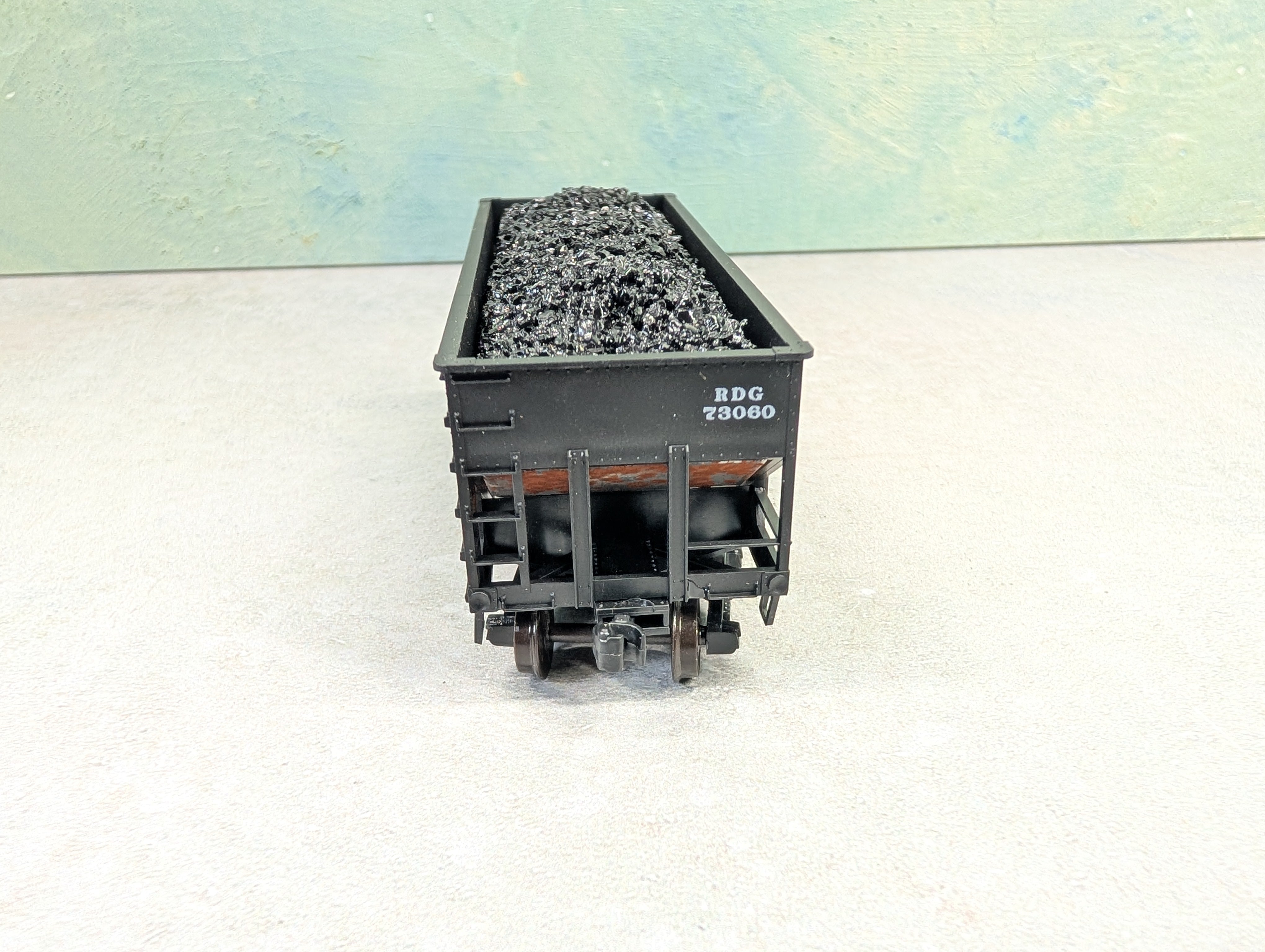 USED Accurail HO Scale 2 Bay Open Hopper Reading RDG #73060 w/ Coal Load