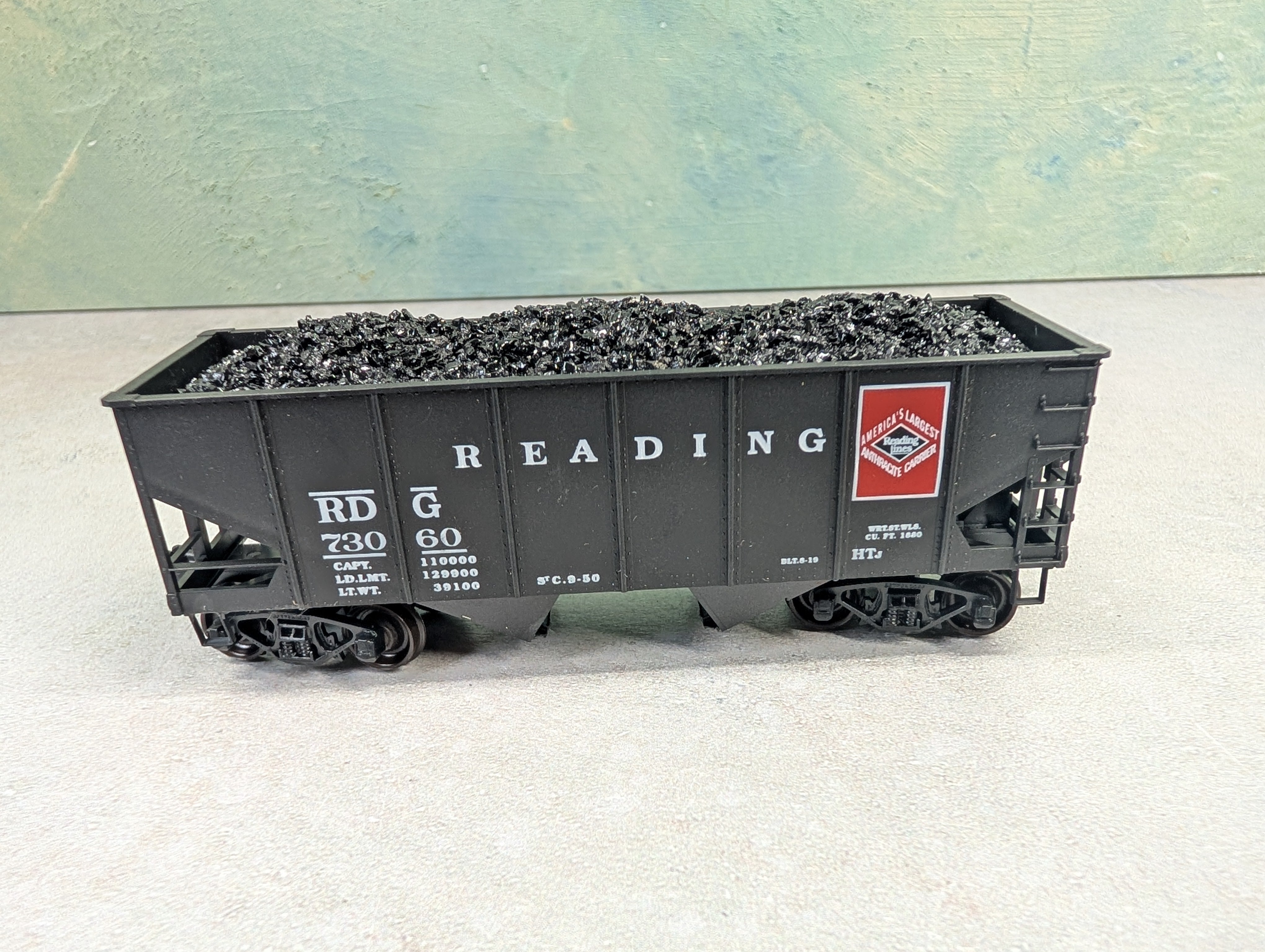 USED Accurail HO Scale 2 Bay Open Hopper Reading RDG #73060 w/ Coal Load