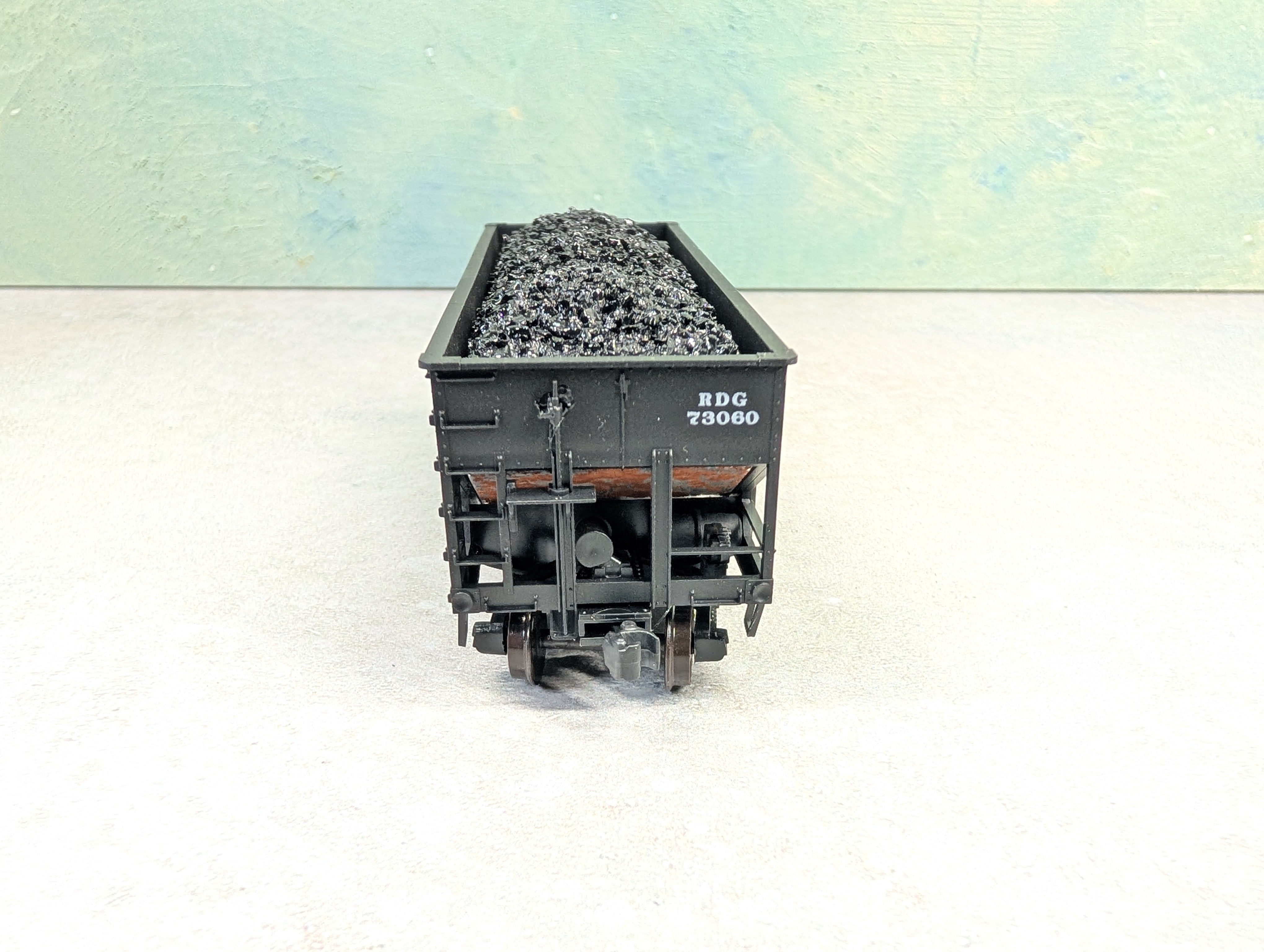 USED Accurail HO Scale 2 Bay Open Hopper Reading RDG #73060 w/ Coal Load