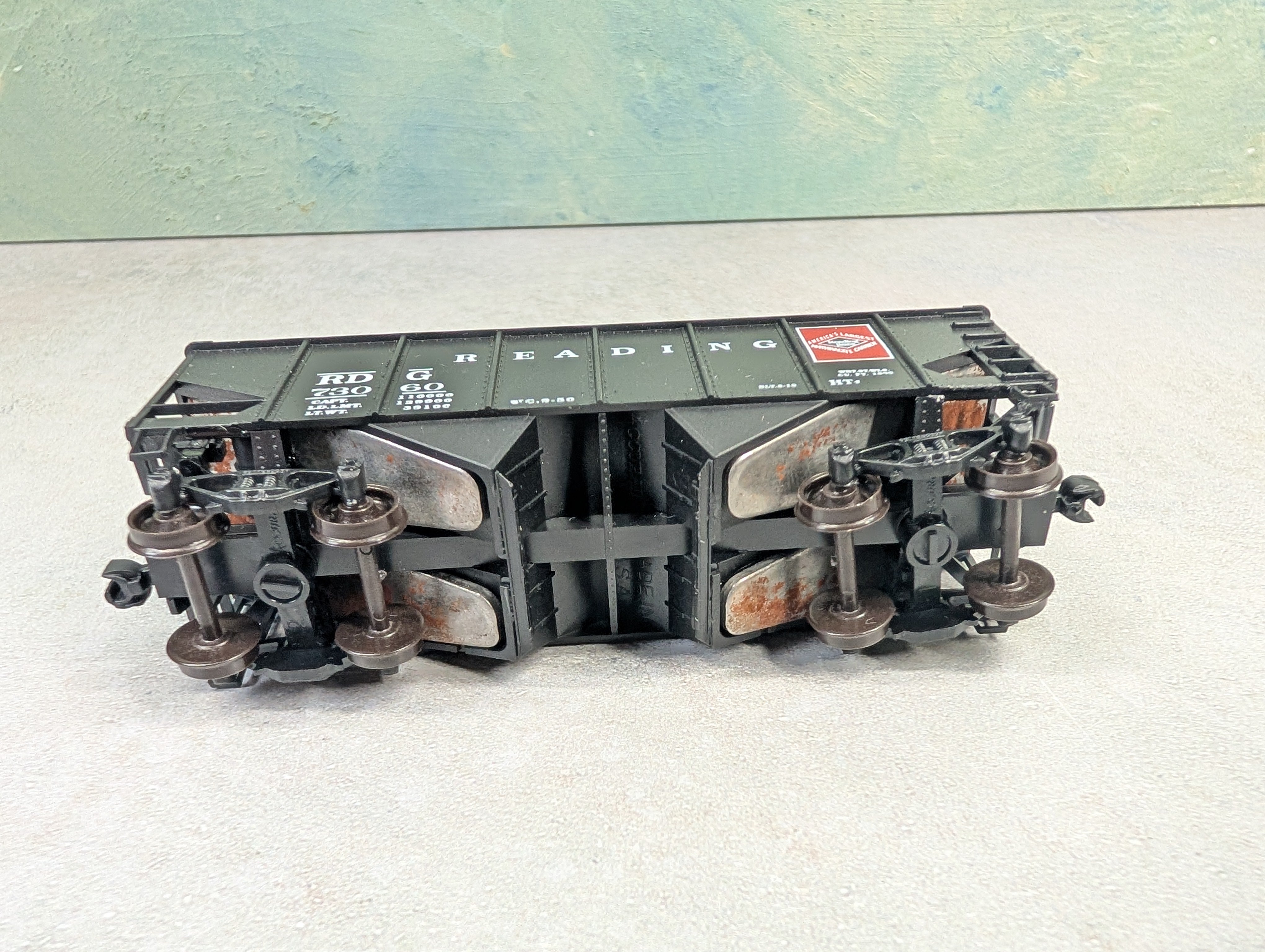USED Accurail HO Scale 2 Bay Open Hopper Reading RDG #73060 w/ Coal Load