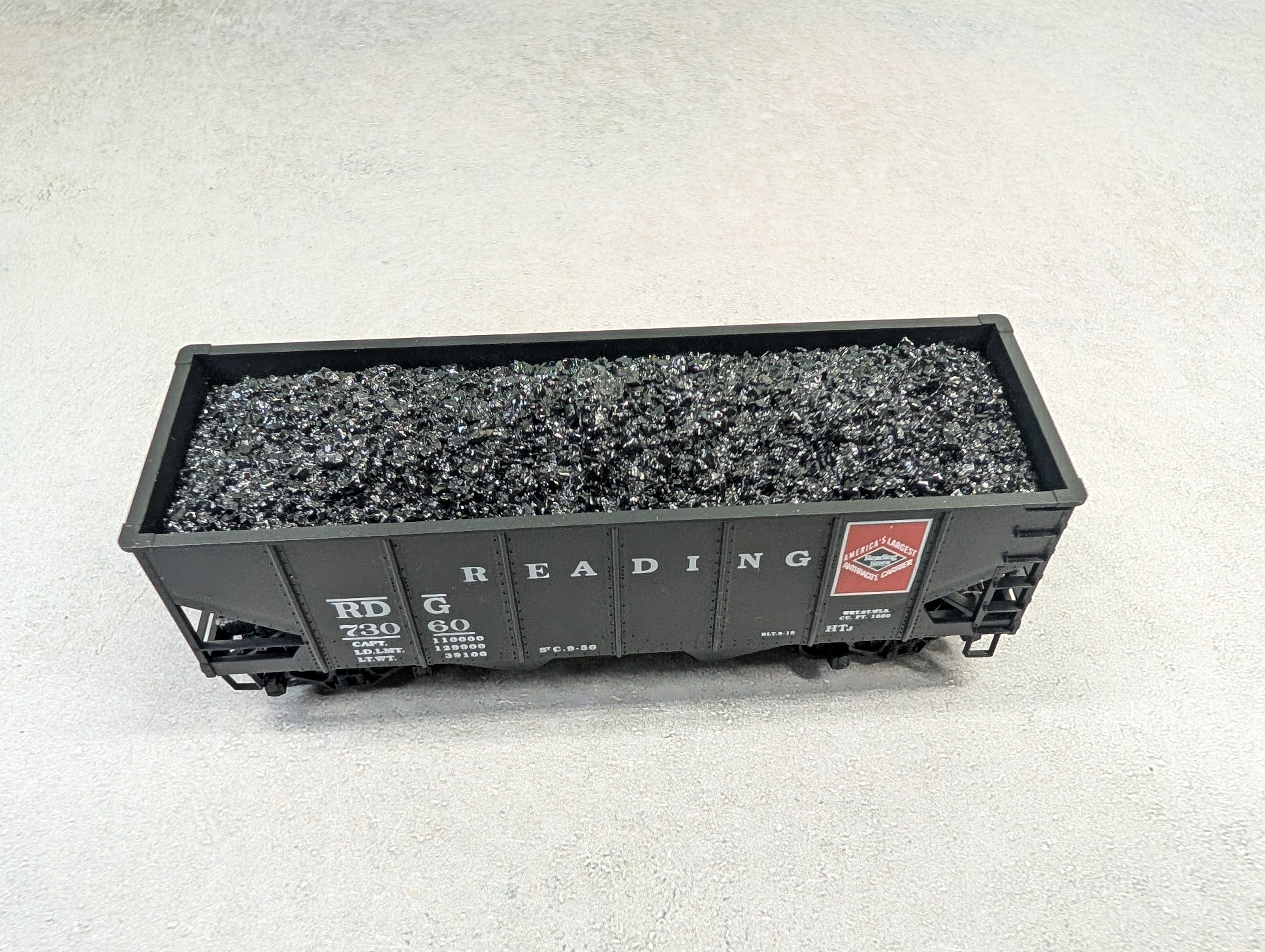 USED Accurail HO Scale 2 Bay Open Hopper Reading RDG #73060 w/ Coal Load