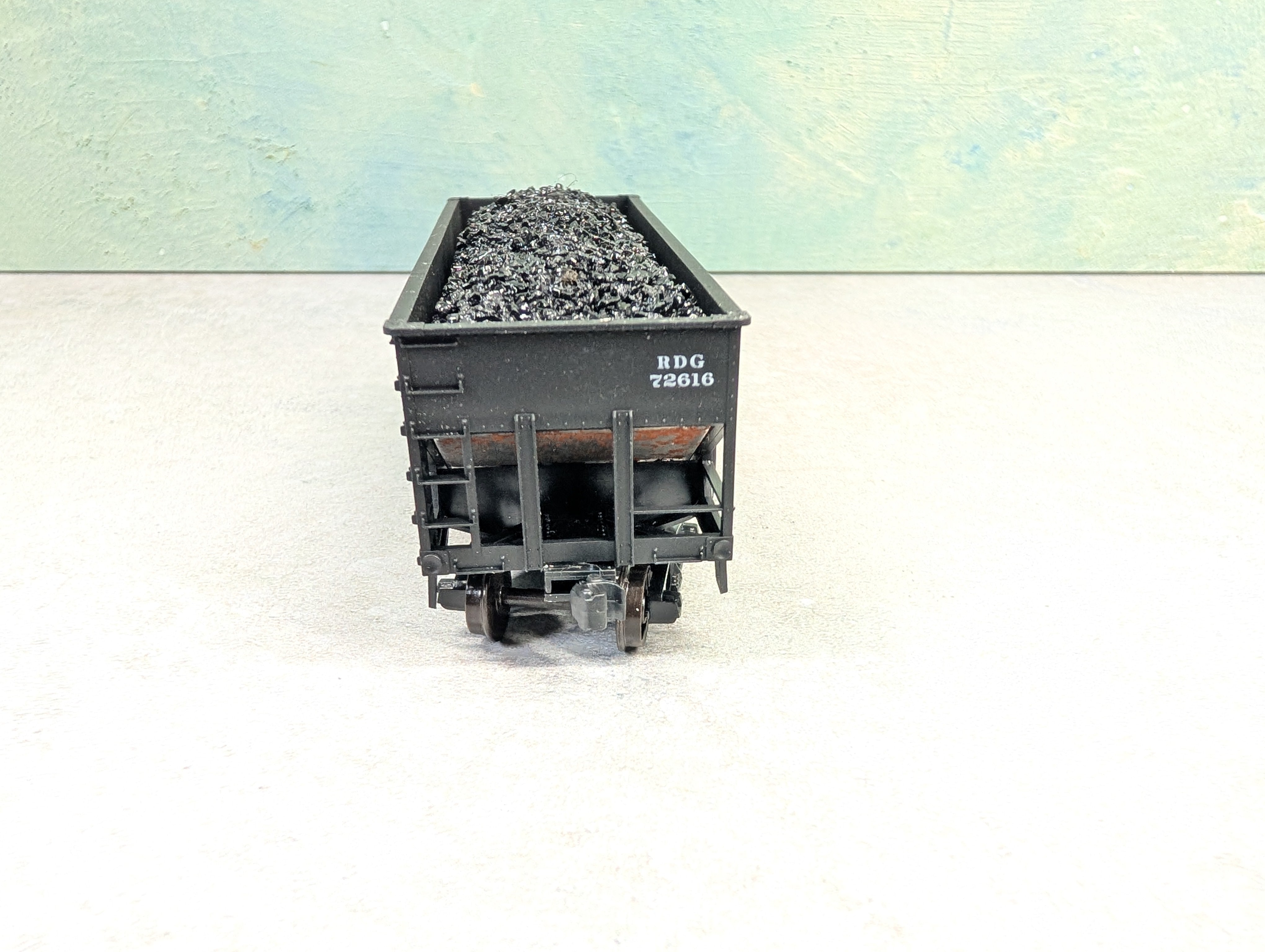 USED Accurail HO Scale 2 Bay Open Hopper Reading RDG #72616 w/ Coal Load