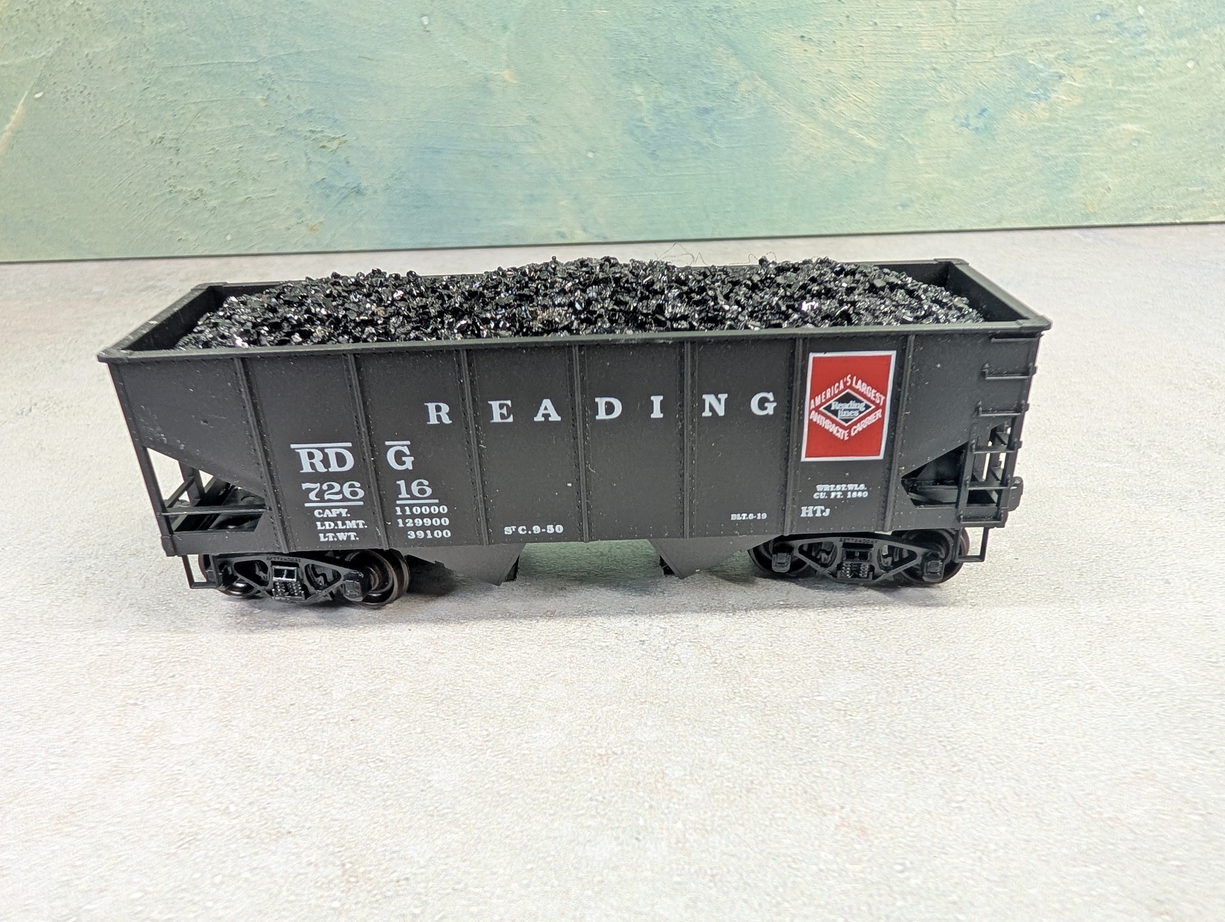USED Accurail HO Scale 2 Bay Open Hopper Reading RDG #72616 w/ Coal Load