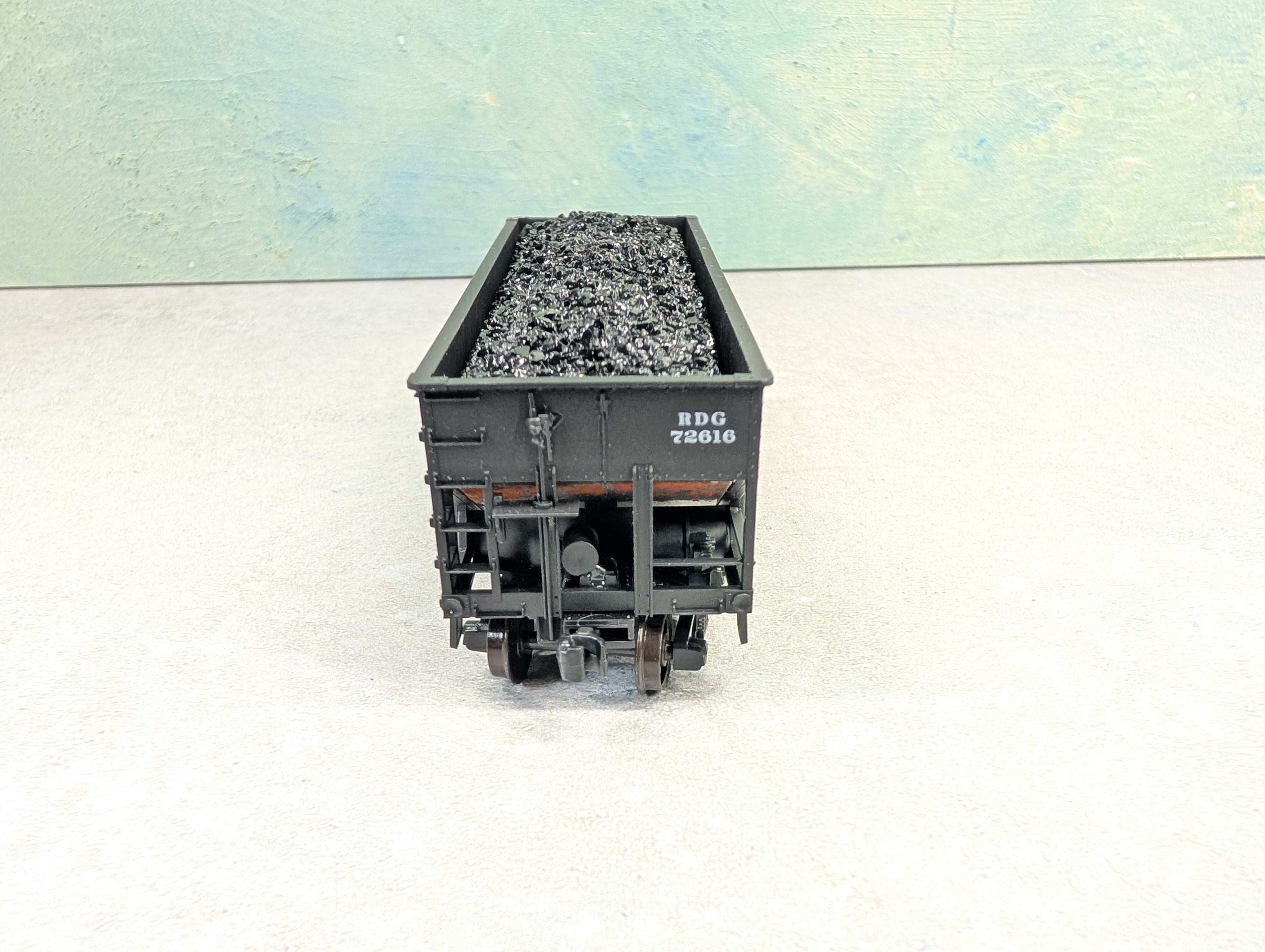 USED Accurail HO Scale 2 Bay Open Hopper Reading RDG #72616 w/ Coal Load
