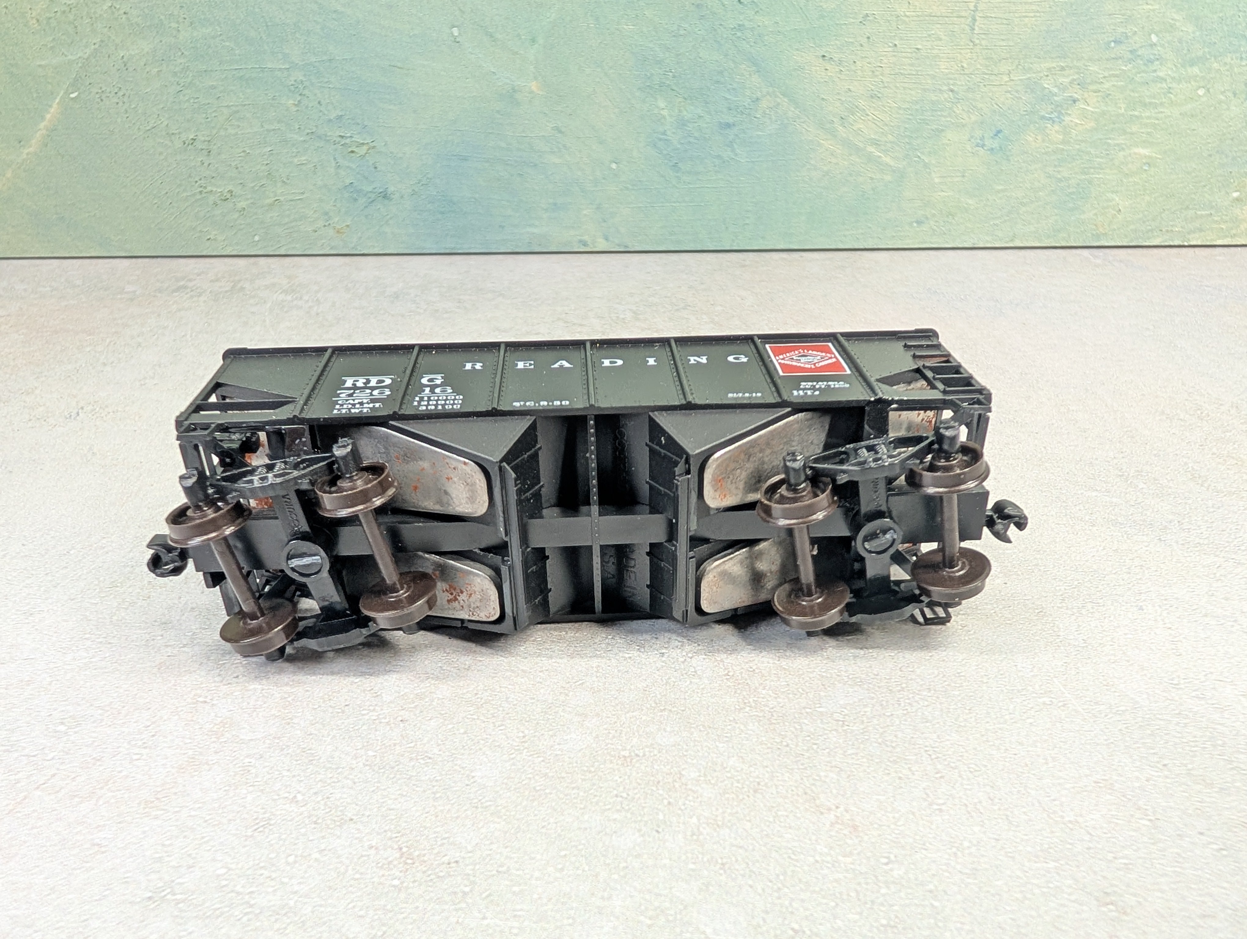 USED Accurail HO Scale 2 Bay Open Hopper Reading RDG #72616 w/ Coal Load
